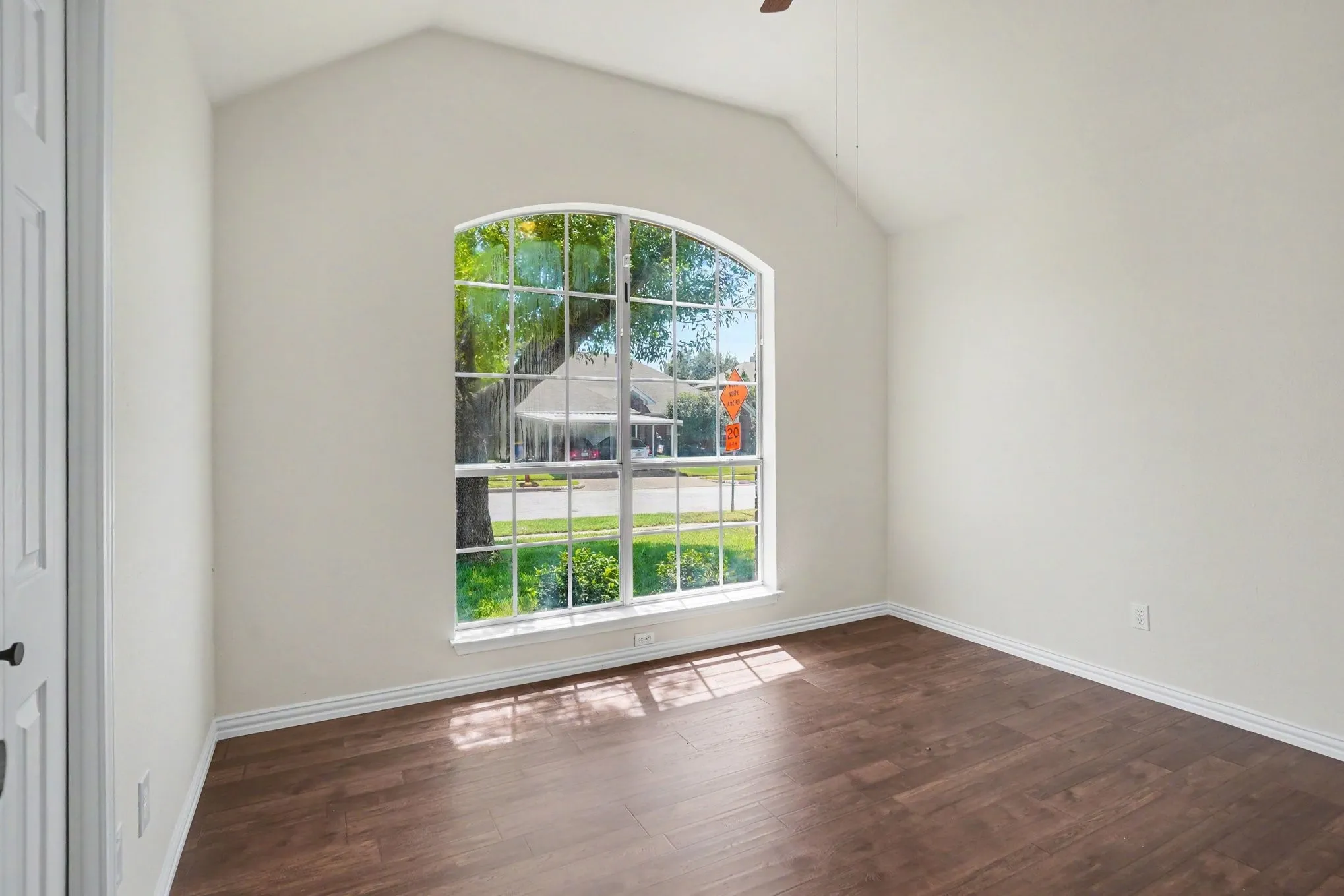 Single Family Residence For Sale in Tarrant County , 6017 Hilltop Drive, Watauga, Texas 76148, 3 Bedroom, 2 Bathroom, 2 Garage spaces, 1,502 Sqft, built in 1988, mls#21361537, Real Estate Agent in Watauga, Homes For Sale in Tarrant county, Homes For Sale in Watauga, Realtor in Watauga Texas, Real Estate Brokerage Independent Realty Texas, Luminita Cordes Realtor