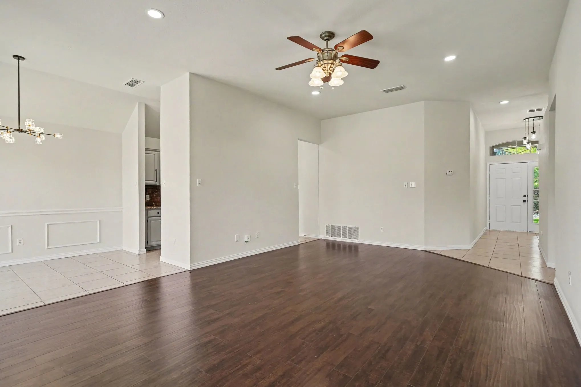 Single Family Residence For Sale in Tarrant County , 6017 Hilltop Drive, Watauga, Texas 76148, 3 Bedroom, 2 Bathroom, 2 Garage spaces, 1,502 Sqft, built in 1988, mls#21361537, Real Estate Agent in Watauga, Homes For Sale in Tarrant county, Homes For Sale in Watauga, Realtor in Watauga Texas, Real Estate Brokerage Independent Realty Texas, Luminita Cordes Realtor
