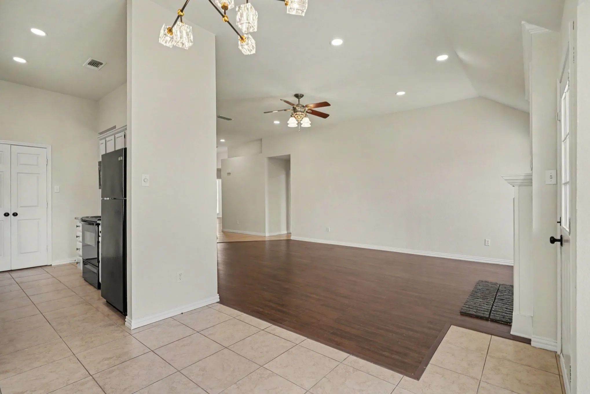 Single Family Residence For Sale in Tarrant County , 6017 Hilltop Drive, Watauga, Texas 76148, 3 Bedroom, 2 Bathroom, 2 Garage spaces, 1,502 Sqft, built in 1988, mls#21361537, Real Estate Agent in Watauga, Homes For Sale in Tarrant county, Homes For Sale in Watauga, Realtor in Watauga Texas, Real Estate Brokerage Independent Realty Texas, Luminita Cordes Realtor