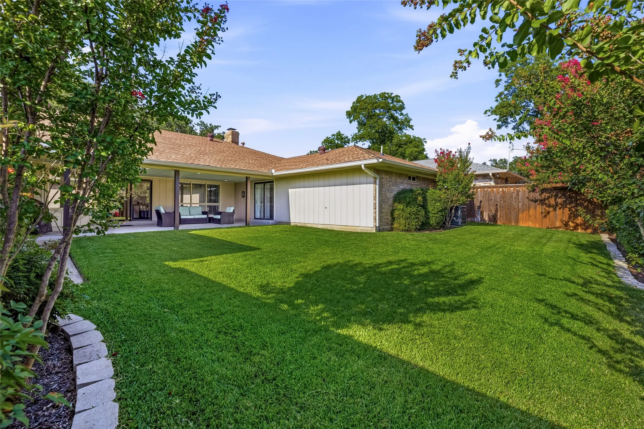 Single Family Residence For Sale in Dallas County , 4224 High Summit Drive, Dallas, Texas 75244, 4 Bedroom, 3 Bathroom, 2 Garage spaces, 2,904 Sqft, built in 1971, mls#21361298, Real Estate Agent in Dallas, Homes For Sale in Dallas county, Homes For Sale in Dallas, Realtor in Dallas Texas, Real Estate Brokerage Independent Realty Texas, Luminita Cordes Realtor