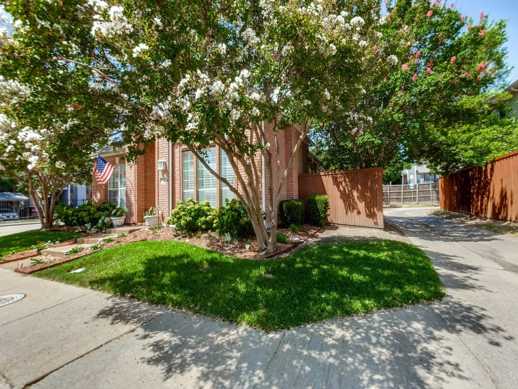 Single Family Residence For Sale in Collin County , 18407 Tettenhall Drive, Dallas, Texas 75252, 3 Bedroom, 3 Bathroom, 2 Garage spaces, 2,080 Sqft, built in 1994, mls#21360973, Real Estate Agent in Dallas, Homes For Sale in Collin county, Homes For Sale in Dallas, Realtor in Dallas Texas, Real Estate Brokerage Independent Realty Texas, Luminita Cordes Realtor
