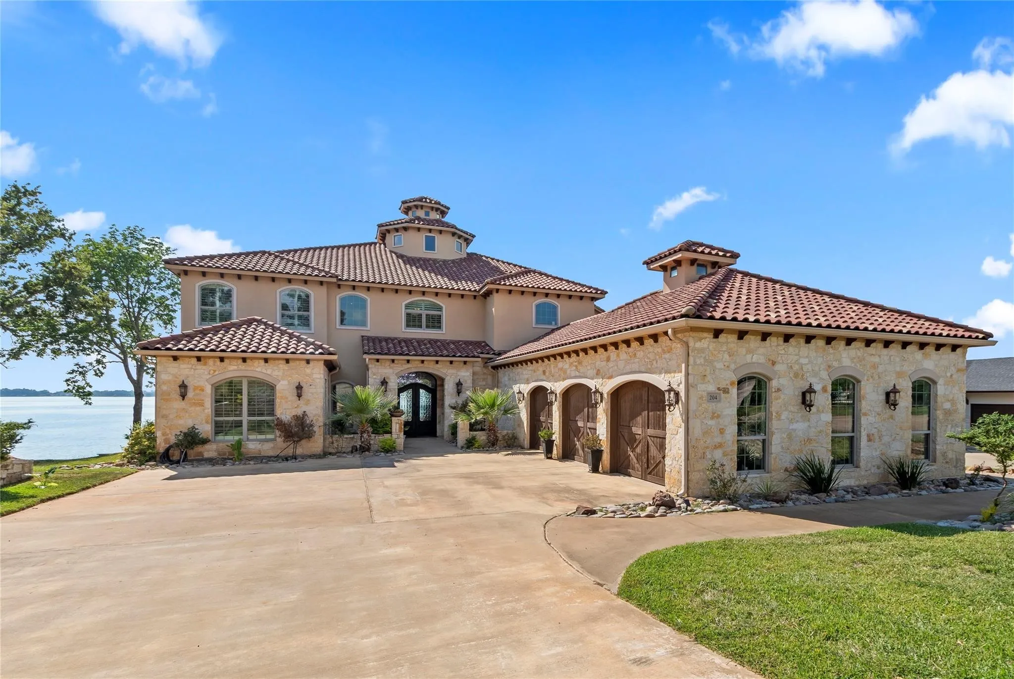 Single Family Residence For Rent in Henderson County , 204 Pinnacle Club Place, Mabank, Texas 75156, 5 Bedroom, 6 Bathroom, 3 Garage spaces, 5,570 Sqft, built in 2018, Price $12,950, mls#21361252, Real Estate Agent in Mabank, Homes For Rent in Henderson county, Homes For Rent in Mabank, Realtor in Mabank Texas, Real Estate Brokerage Independent Realty Texas, Luminita Cordes Realtor