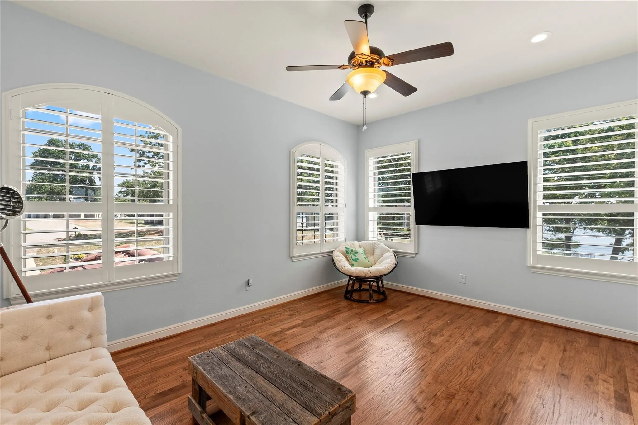 Additional living space off upstair waterside ensuite guest bedroom retreat for personal private retreat