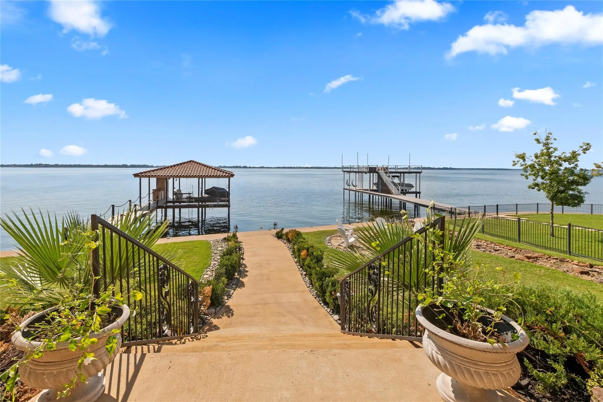 Single Family Residence For Rent in Henderson County , 204 Pinnacle Club Place, Mabank, Texas 75156, 5 Bedroom, 6 Bathroom, 3 Garage spaces, 5,570 Sqft, built in 2018, Price $12,950, mls#21361252, Real Estate Agent in Mabank, Homes For Rent in Henderson county, Homes For Rent in Mabank, Realtor in Mabank Texas, Real Estate Brokerage Independent Realty Texas, Luminita Cordes Realtor