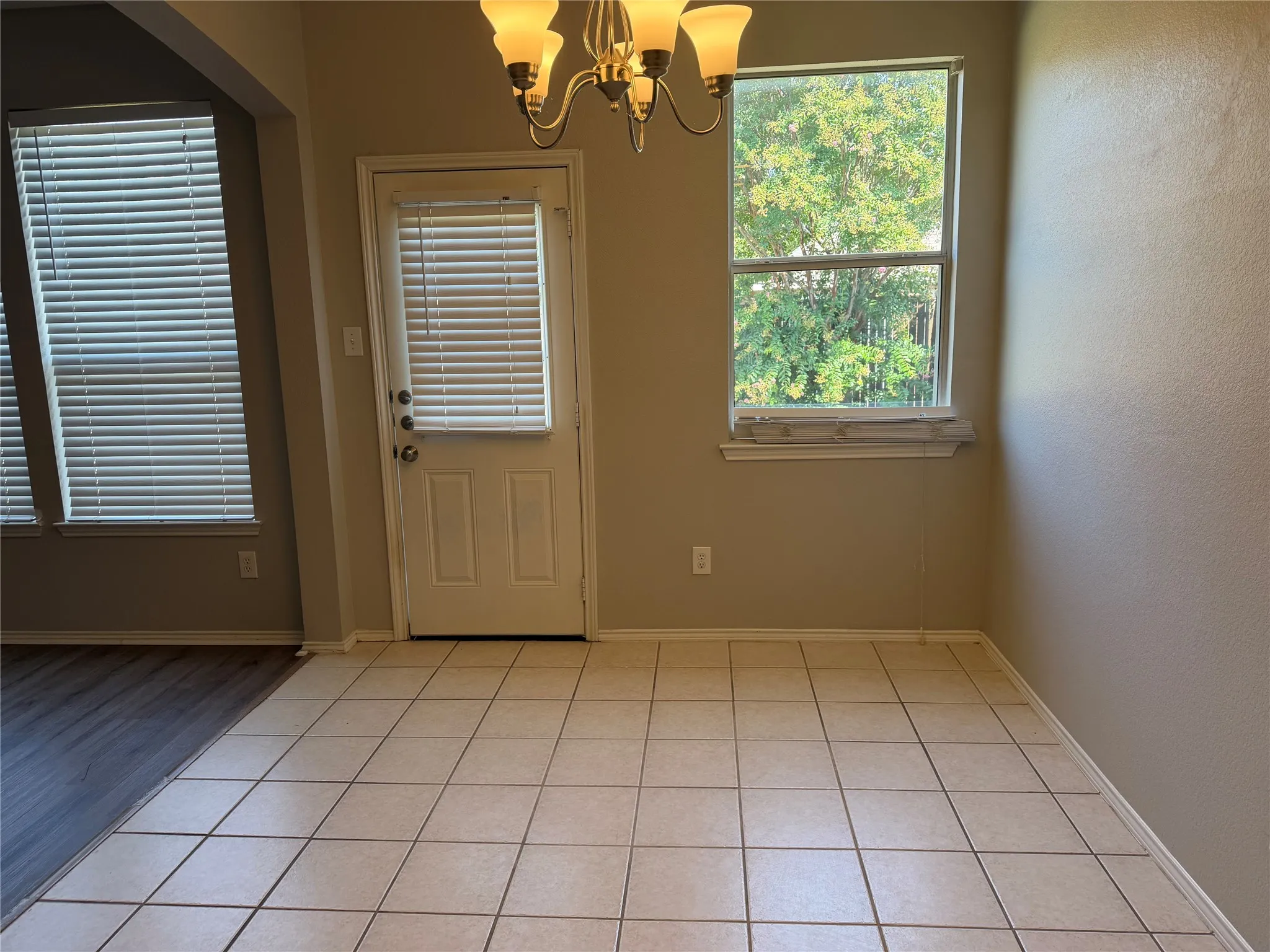 Single Family Residence For Sale in Dallas County , 10613 Lansdowne Lane, Rowlett, Texas 75089, 3 Bedroom, 2 Bathroom, 2 Garage spaces, 2,079 Sqft, built in 2001, mls#21361533, Real Estate Agent in Rowlett, Homes For Sale in Dallas county, Homes For Sale in Rowlett, Realtor in Rowlett Texas, Real Estate Brokerage Independent Realty Texas, Luminita Cordes Realtor
