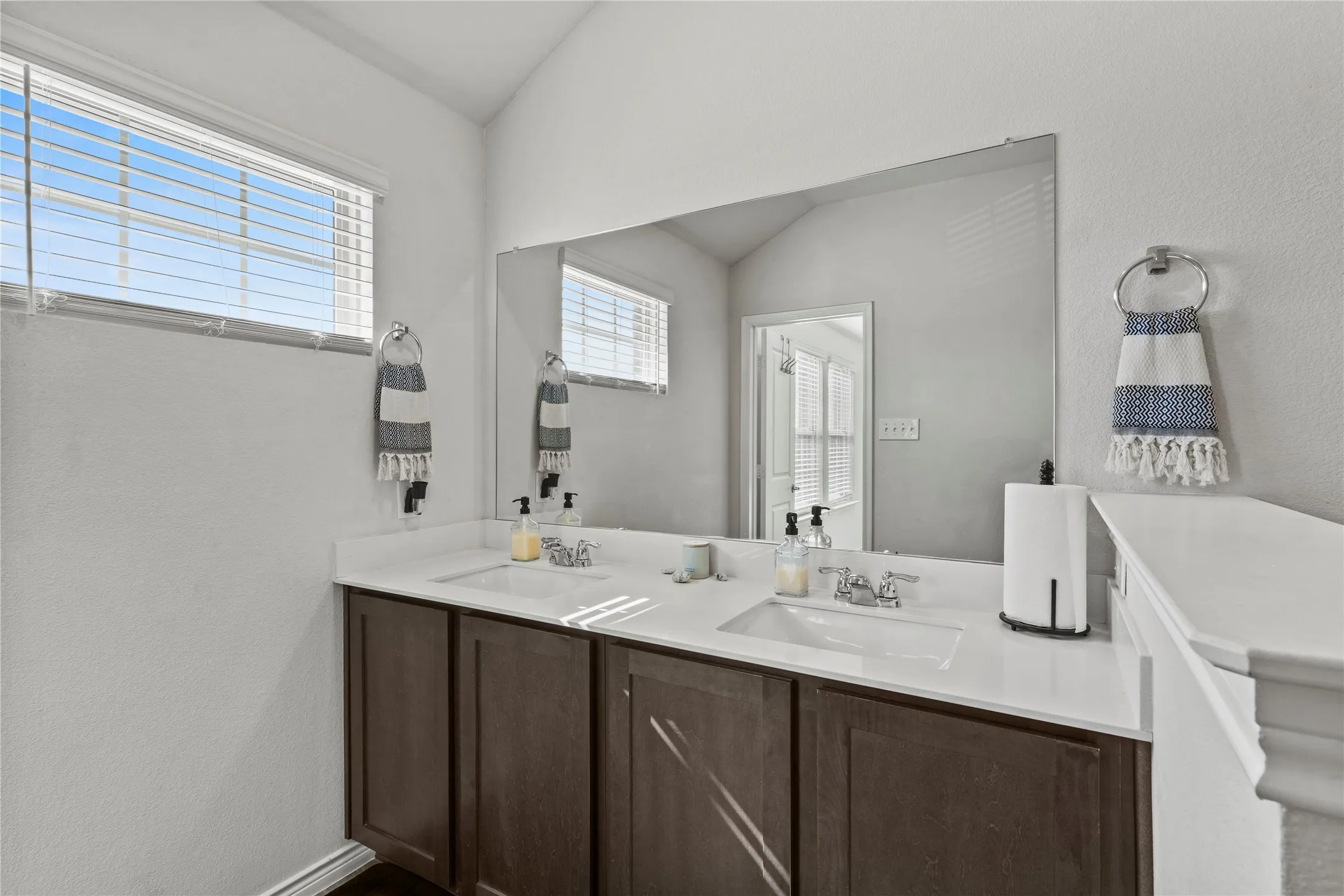 Townhouse For Rent in Dallas County , 2017 Amarillo Place, Mesquite, Texas 75149, 3 Bedroom, 3 Bathroom, 2 Garage spaces, 1,711 Sqft, built in 2021, Price $2,500, mls#21359788, Real Estate Agent in Mesquite, Homes For Rent in Dallas county, Homes For Rent in Mesquite, Realtor in Mesquite Texas, Real Estate Brokerage Independent Realty Texas, Luminita Cordes Realtor