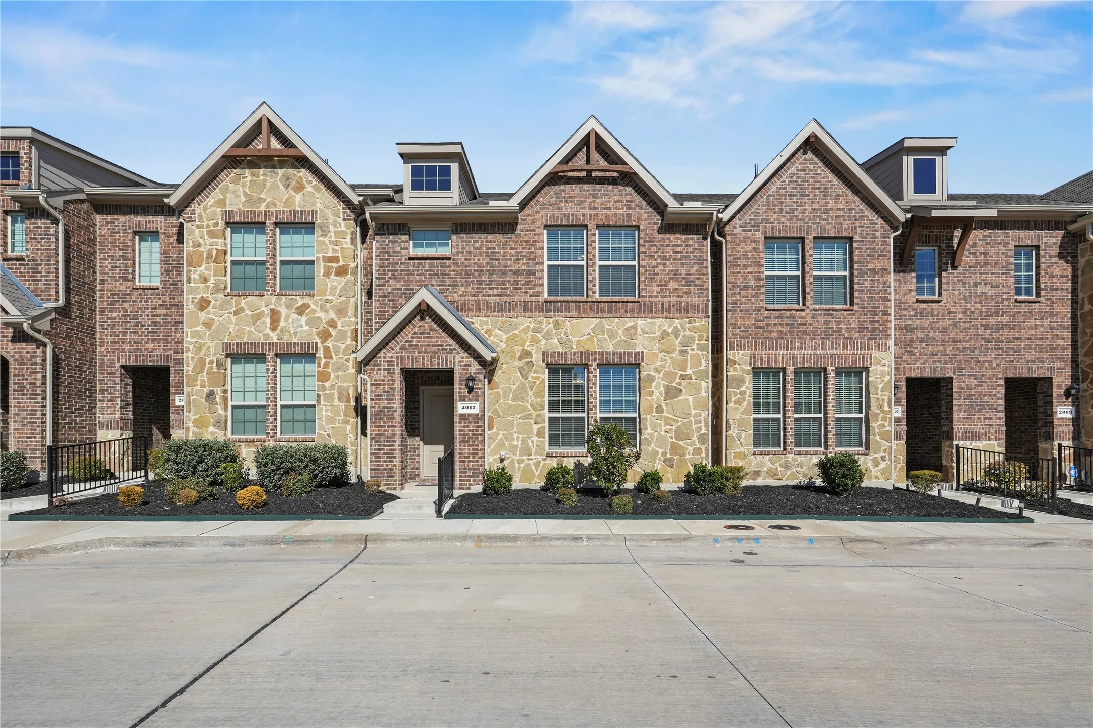Townhouse For Rent in Dallas County , 2017 Amarillo Place, Mesquite, Texas 75149, 3 Bedroom, 3 Bathroom, 2 Garage spaces, 1,711 Sqft, built in 2021, Price $2,500, mls#21359788, Real Estate Agent in Mesquite, Homes For Rent in Dallas county, Homes For Rent in Mesquite, Realtor in Mesquite Texas, Real Estate Brokerage Independent Realty Texas, Luminita Cordes Realtor
