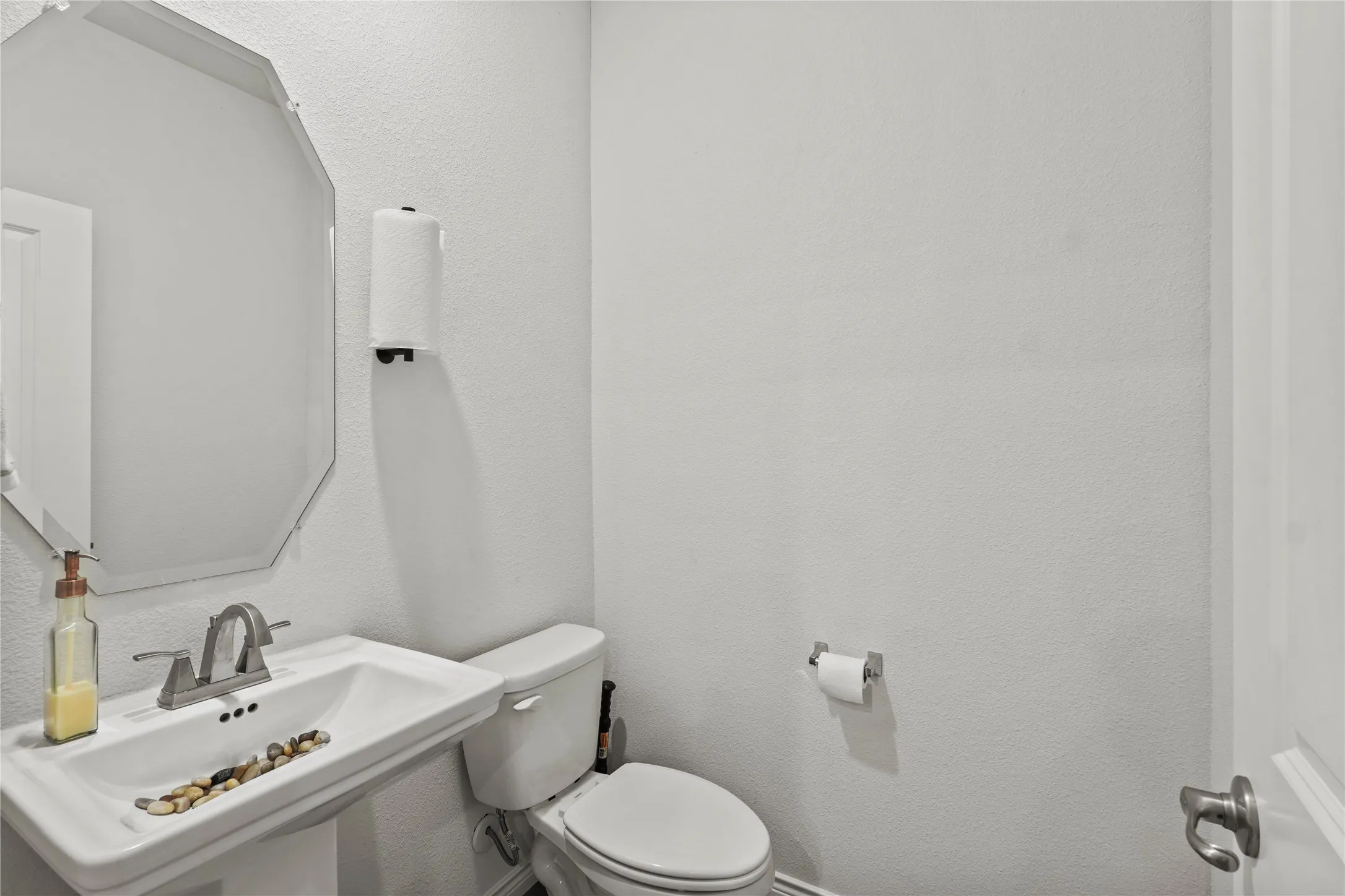 Townhouse For Rent in Dallas County , 2017 Amarillo Place, Mesquite, Texas 75149, 3 Bedroom, 3 Bathroom, 2 Garage spaces, 1,711 Sqft, built in 2021, Price $2,500, mls#21359788, Real Estate Agent in Mesquite, Homes For Rent in Dallas county, Homes For Rent in Mesquite, Realtor in Mesquite Texas, Real Estate Brokerage Independent Realty Texas, Luminita Cordes Realtor