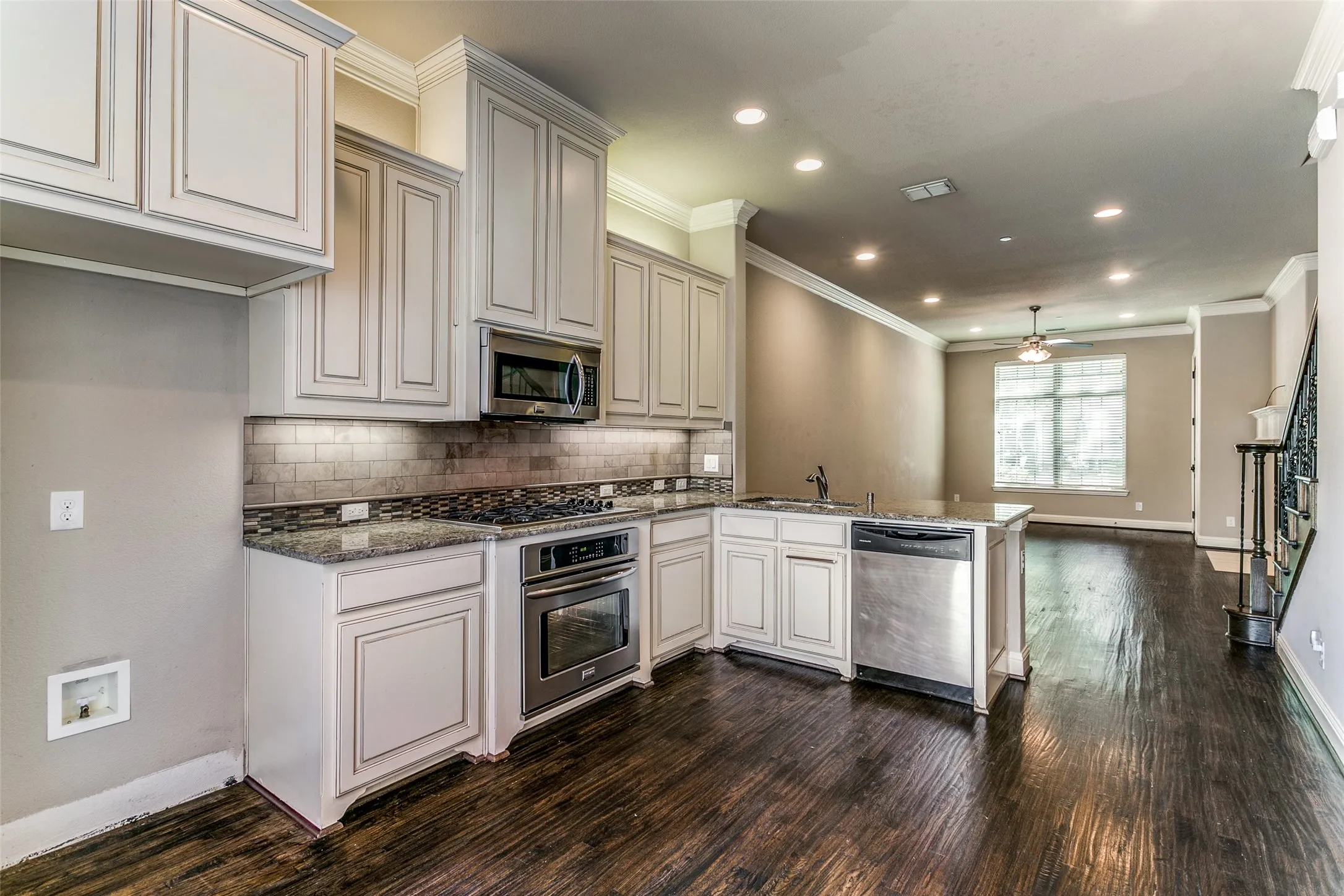 Townhouse For Rent in Denton County , 809 Milton Way, Coppell, Texas 75019, 3 Bedroom, 3 Bathroom, 2 Garage spaces, 2,026 Sqft, built in 2012, mls#21361547, Real Estate Agent in Coppell, Homes For Rent in Denton county, Homes For Rent in Coppell, Realtor in Coppell Texas, Real Estate Brokerage Independent Realty Texas, Luminita Cordes Realtor