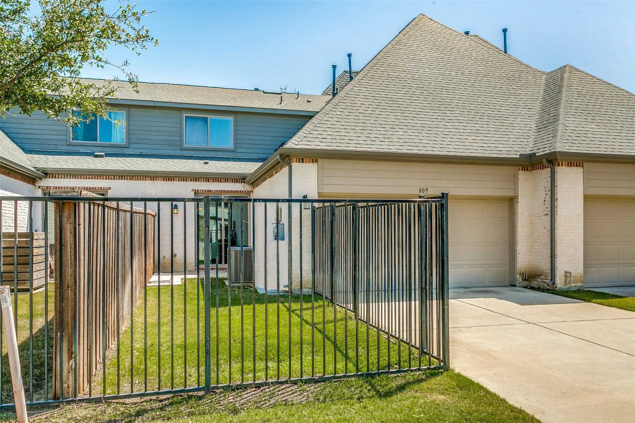 Townhouse For Rent in Denton County , 809 Milton Way, Coppell, Texas 75019, 3 Bedroom, 3 Bathroom, 2 Garage spaces, 2,026 Sqft, built in 2012, mls#21361547, Real Estate Agent in Coppell, Homes For Rent in Denton county, Homes For Rent in Coppell, Realtor in Coppell Texas, Real Estate Brokerage Independent Realty Texas, Luminita Cordes Realtor