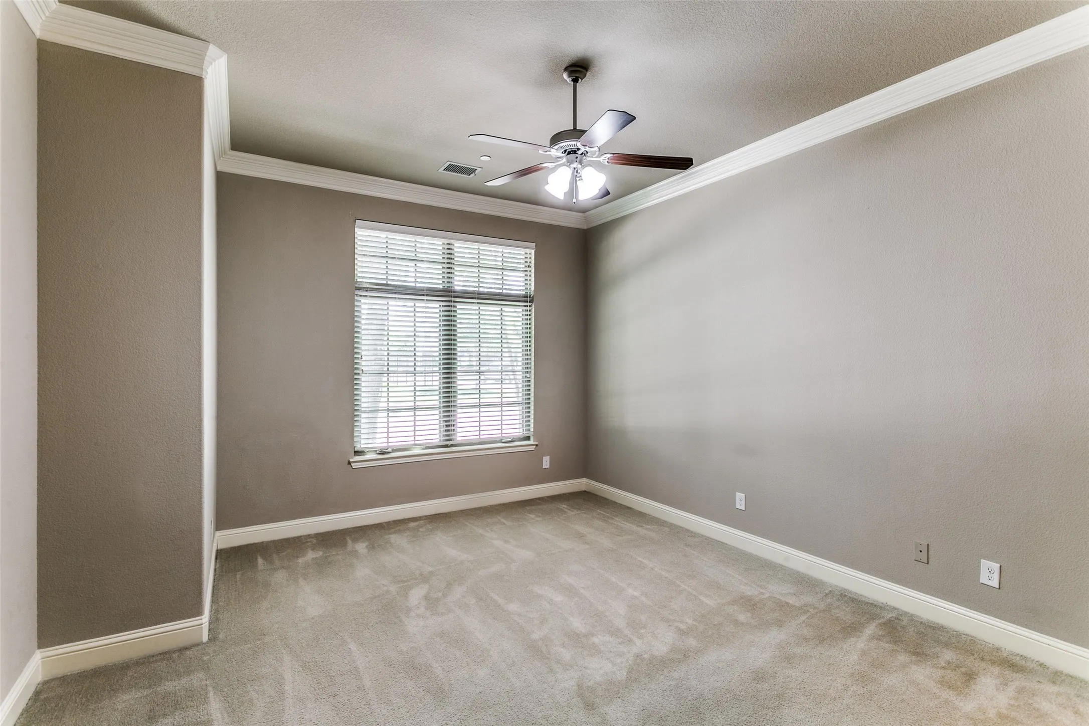 Townhouse For Rent in Denton County , 809 Milton Way, Coppell, Texas 75019, 3 Bedroom, 3 Bathroom, 2 Garage spaces, 2,026 Sqft, built in 2012, mls#21361547, Real Estate Agent in Coppell, Homes For Rent in Denton county, Homes For Rent in Coppell, Realtor in Coppell Texas, Real Estate Brokerage Independent Realty Texas, Luminita Cordes Realtor