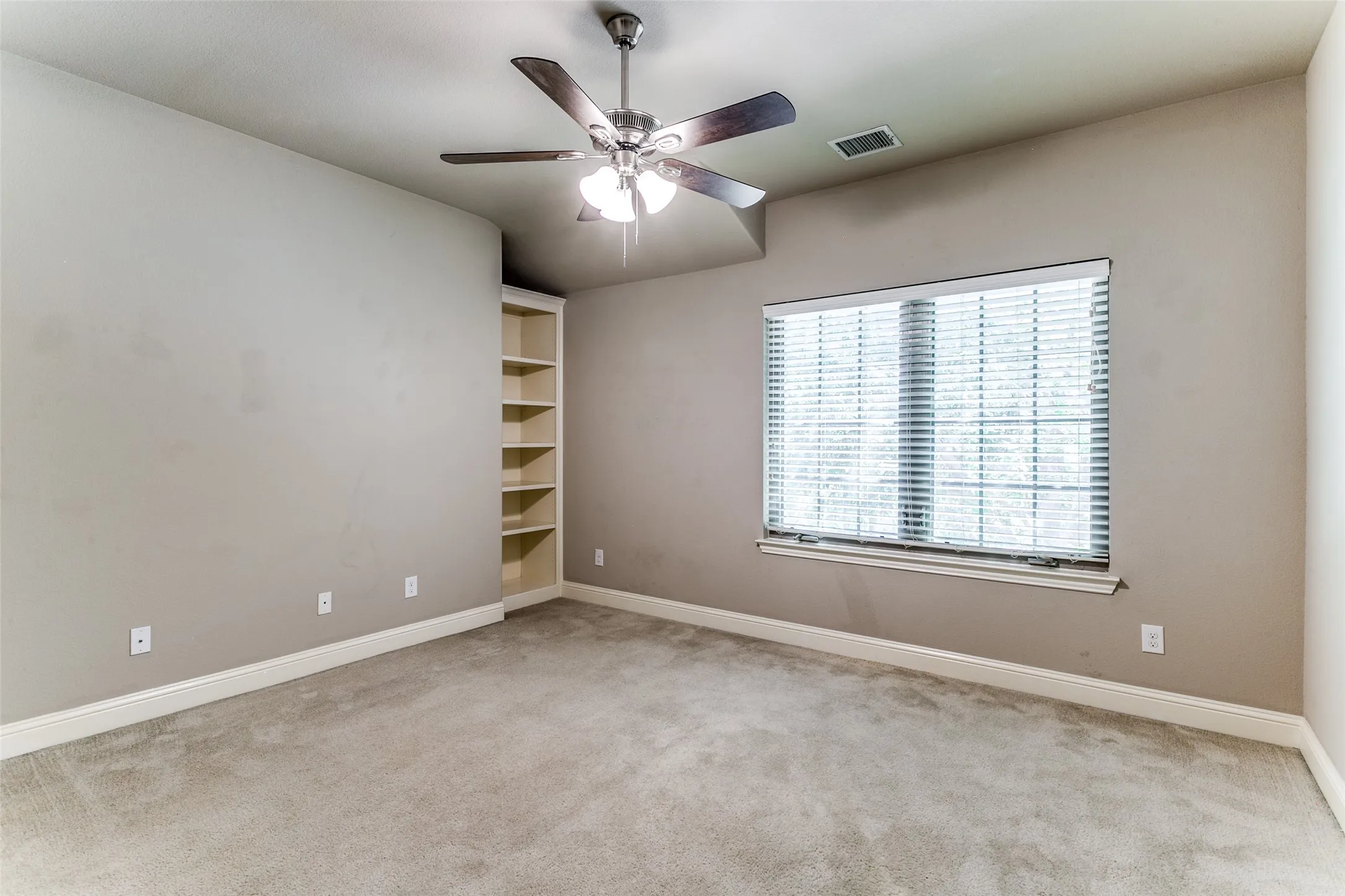 Townhouse For Rent in Denton County , 809 Milton Way, Coppell, Texas 75019, 3 Bedroom, 3 Bathroom, 2 Garage spaces, 2,026 Sqft, built in 2012, mls#21361547, Real Estate Agent in Coppell, Homes For Rent in Denton county, Homes For Rent in Coppell, Realtor in Coppell Texas, Real Estate Brokerage Independent Realty Texas, Luminita Cordes Realtor