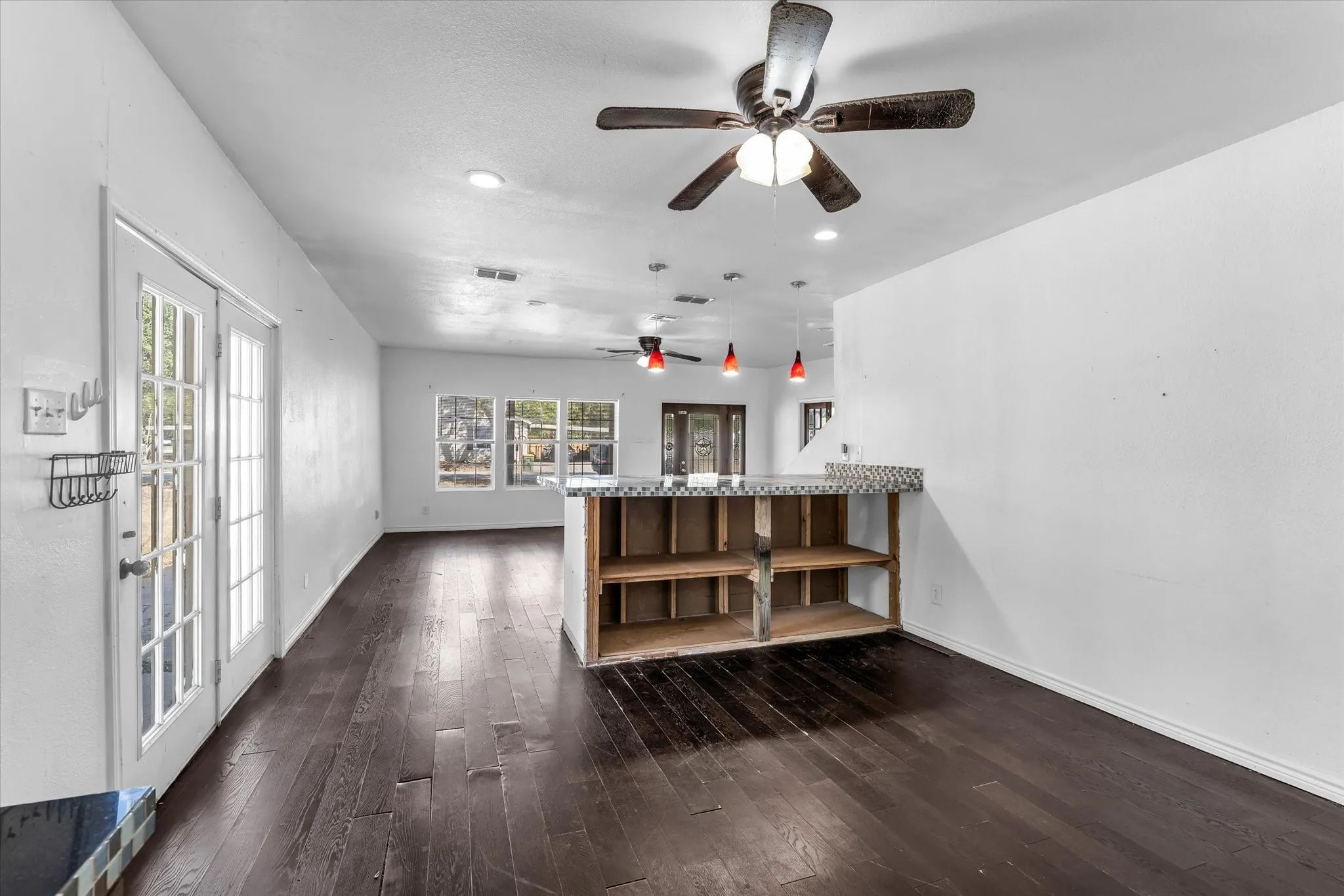 Single Family Residence For Sale in Limestone County , 101 S Archer Street, Groesbeck, Texas 76642, 3 Bedroom, 2 Bathroom, Garage spaces, 3,256 Sqft, built in 1983, mls#21360232, Real Estate Agent in Groesbeck, Homes For Sale in Limestone county, Homes For Sale in Groesbeck, Realtor in Groesbeck Texas, Real Estate Brokerage Independent Realty Texas, Luminita Cordes Realtor