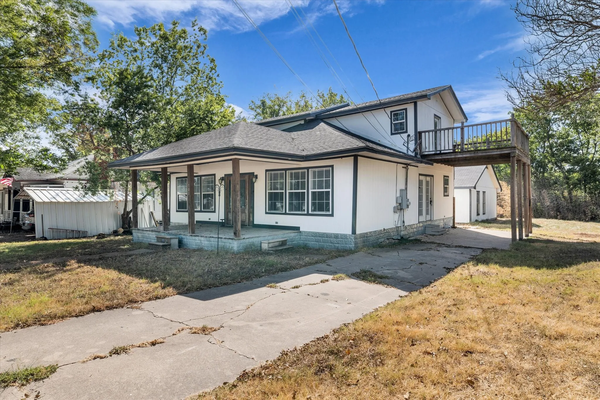 Single Family Residence For Sale in Limestone County , 101 S Archer Street, Groesbeck, Texas 76642, 3 Bedroom, 2 Bathroom, Garage spaces, 3,256 Sqft, built in 1983, mls#21360232, Real Estate Agent in Groesbeck, Homes For Sale in Limestone county, Homes For Sale in Groesbeck, Realtor in Groesbeck Texas, Real Estate Brokerage Independent Realty Texas, Luminita Cordes Realtor