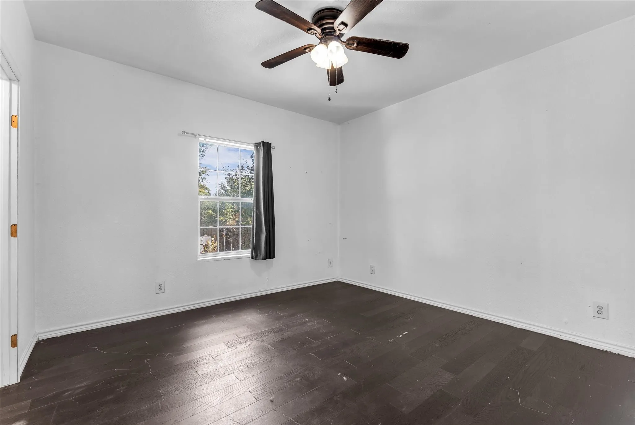 Single Family Residence For Sale in Limestone County , 101 S Archer Street, Groesbeck, Texas 76642, 3 Bedroom, 2 Bathroom, Garage spaces, 3,256 Sqft, built in 1983, mls#21360232, Real Estate Agent in Groesbeck, Homes For Sale in Limestone county, Homes For Sale in Groesbeck, Realtor in Groesbeck Texas, Real Estate Brokerage Independent Realty Texas, Luminita Cordes Realtor