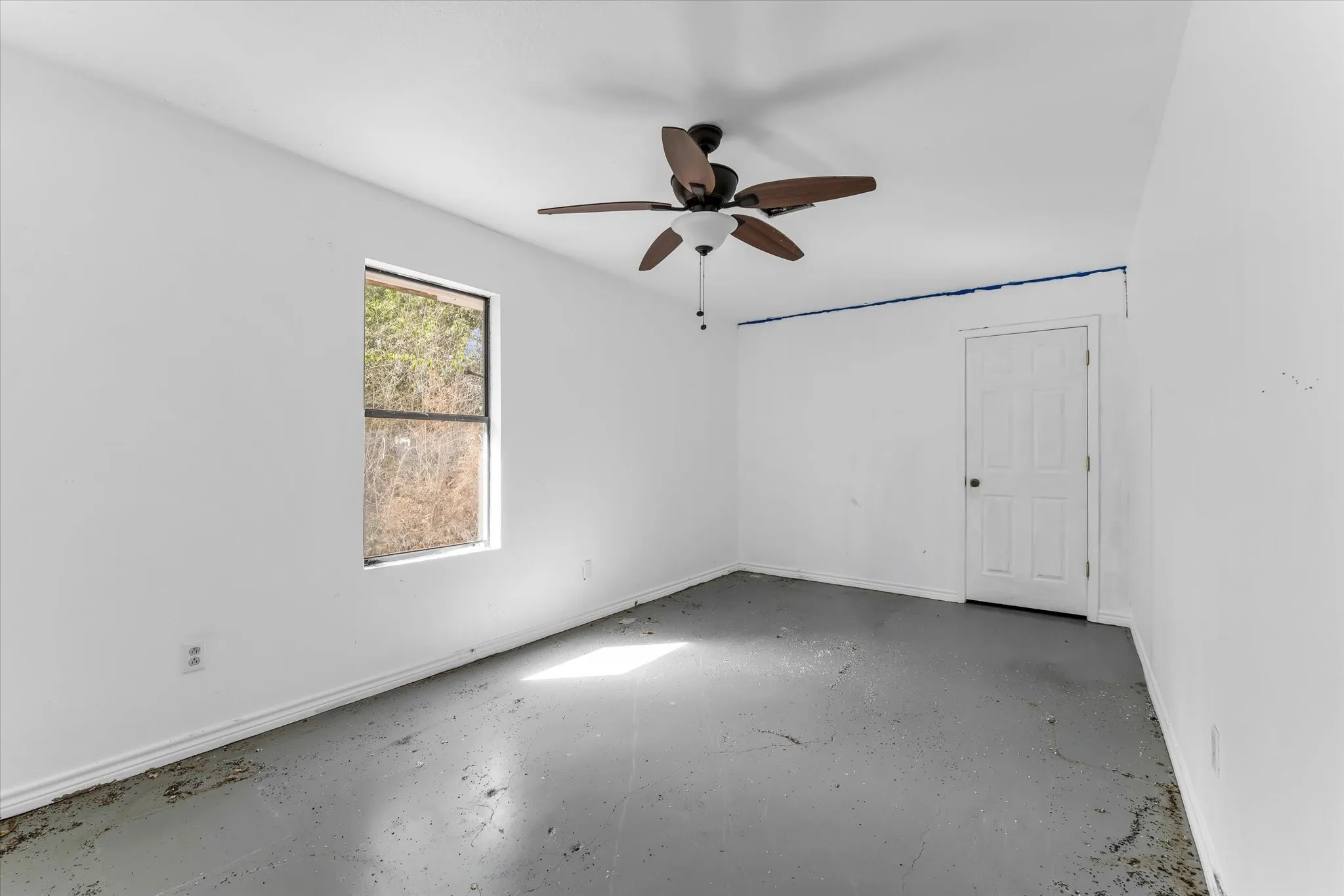 Single Family Residence For Sale in Limestone County , 101 S Archer Street, Groesbeck, Texas 76642, 3 Bedroom, 2 Bathroom, Garage spaces, 3,256 Sqft, built in 1983, mls#21360232, Real Estate Agent in Groesbeck, Homes For Sale in Limestone county, Homes For Sale in Groesbeck, Realtor in Groesbeck Texas, Real Estate Brokerage Independent Realty Texas, Luminita Cordes Realtor