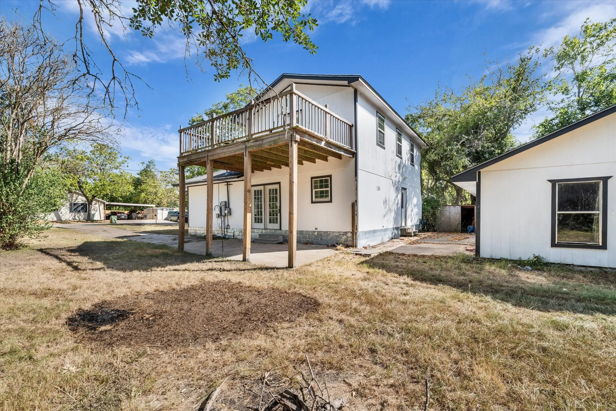 Single Family Residence For Sale in Limestone County , 101 S Archer Street, Groesbeck, Texas 76642, 3 Bedroom, 2 Bathroom, Garage spaces, 3,256 Sqft, built in 1983, mls#21360232, Real Estate Agent in Groesbeck, Homes For Sale in Limestone county, Homes For Sale in Groesbeck, Realtor in Groesbeck Texas, Real Estate Brokerage Independent Realty Texas, Luminita Cordes Realtor