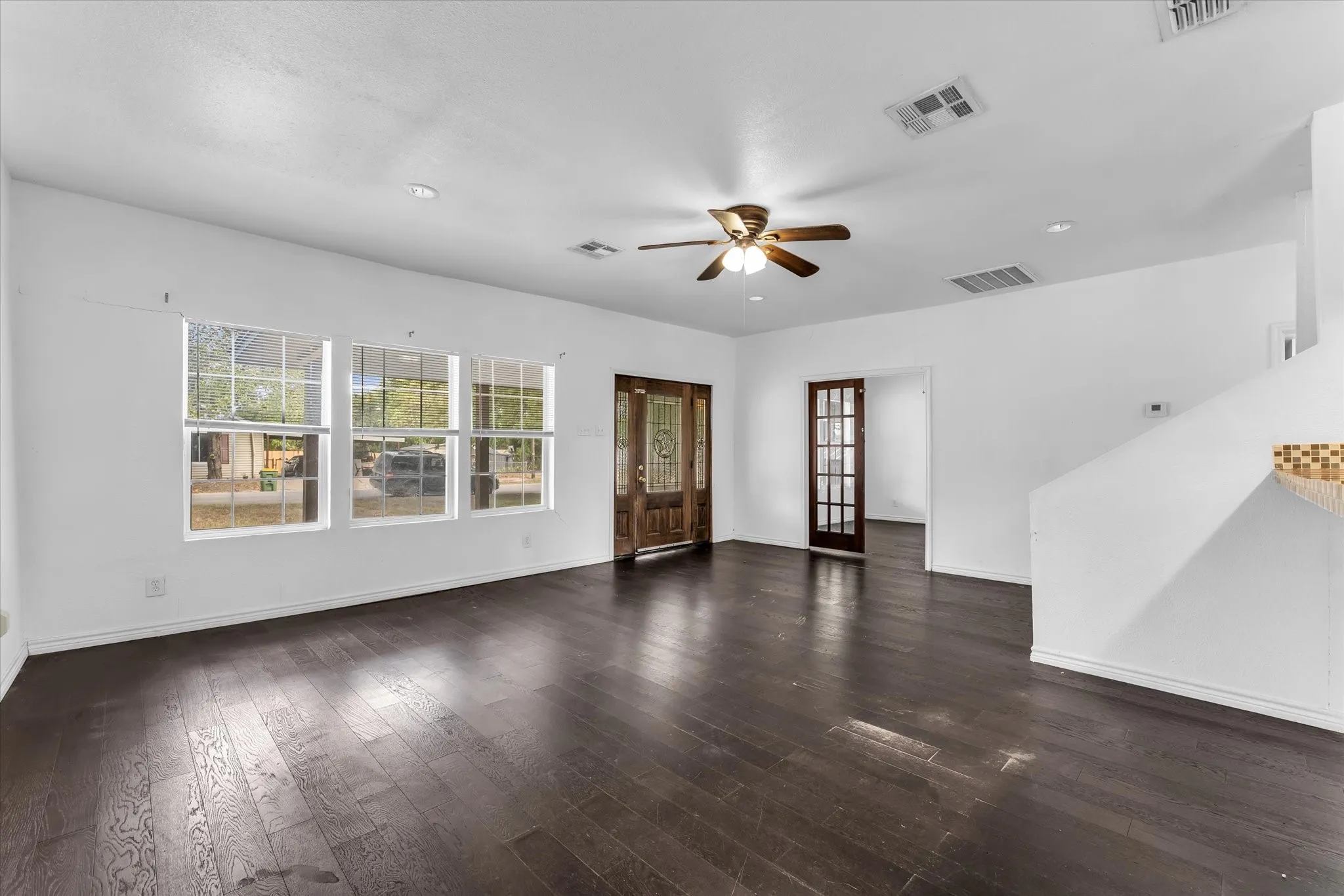 Single Family Residence For Sale in Limestone County , 101 S Archer Street, Groesbeck, Texas 76642, 3 Bedroom, 2 Bathroom, Garage spaces, 3,256 Sqft, built in 1983, mls#21360232, Real Estate Agent in Groesbeck, Homes For Sale in Limestone county, Homes For Sale in Groesbeck, Realtor in Groesbeck Texas, Real Estate Brokerage Independent Realty Texas, Luminita Cordes Realtor