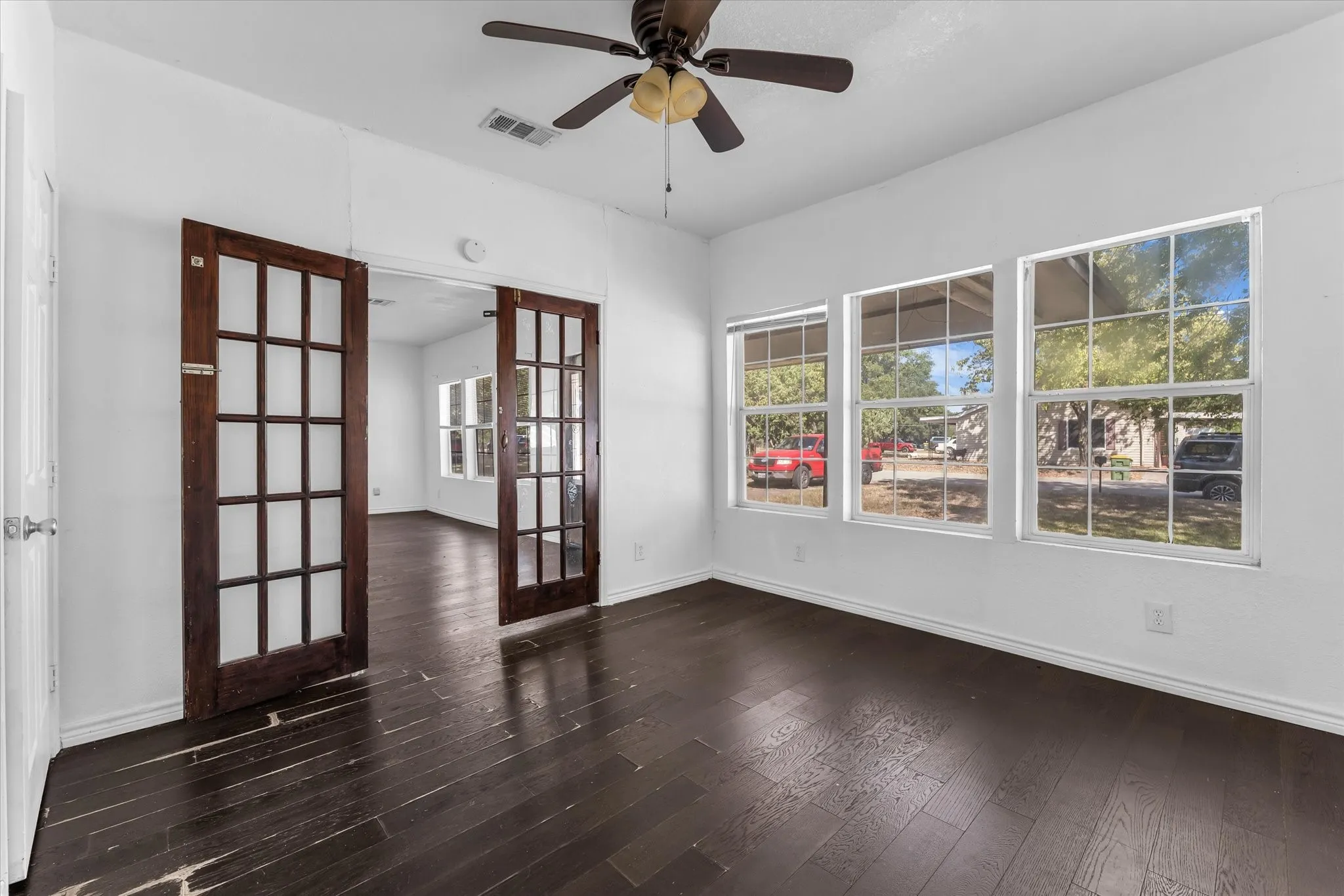 Single Family Residence For Sale in Limestone County , 101 S Archer Street, Groesbeck, Texas 76642, 3 Bedroom, 2 Bathroom, Garage spaces, 3,256 Sqft, built in 1983, mls#21360232, Real Estate Agent in Groesbeck, Homes For Sale in Limestone county, Homes For Sale in Groesbeck, Realtor in Groesbeck Texas, Real Estate Brokerage Independent Realty Texas, Luminita Cordes Realtor