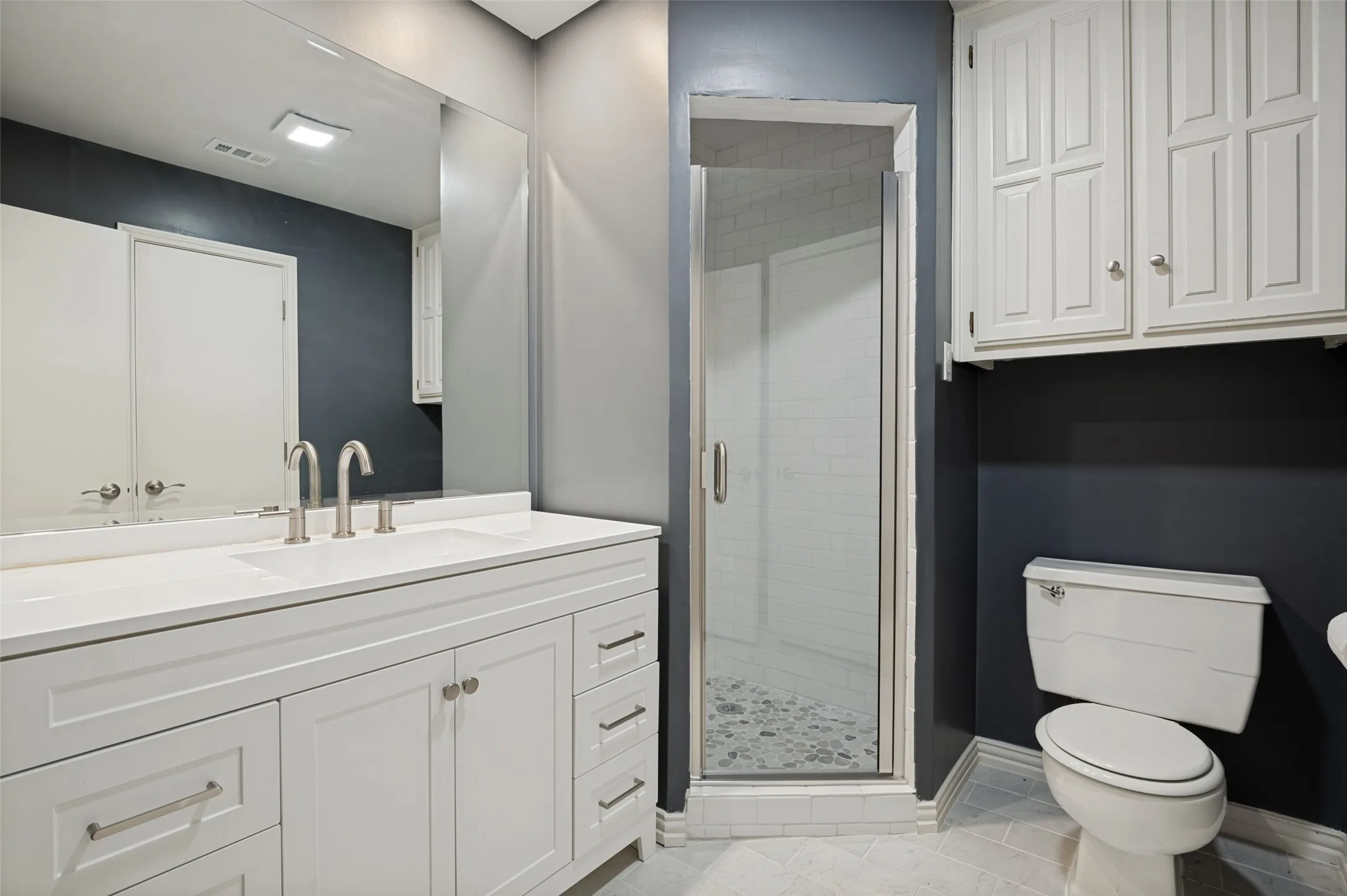 Single Family Residence For Rent in Tarrant County , 805 Crowley Road, Arlington, Texas 76012, 4 Bedroom, 5 Bathroom, 2 Garage spaces, 4,182 Sqft, built in 1972, mls#21361230, Real Estate Agent in Arlington, Homes For Rent in Tarrant county, Homes For Rent in Arlington, Realtor in Arlington Texas, Real Estate Brokerage Independent Realty Texas, Luminita Cordes Realtor