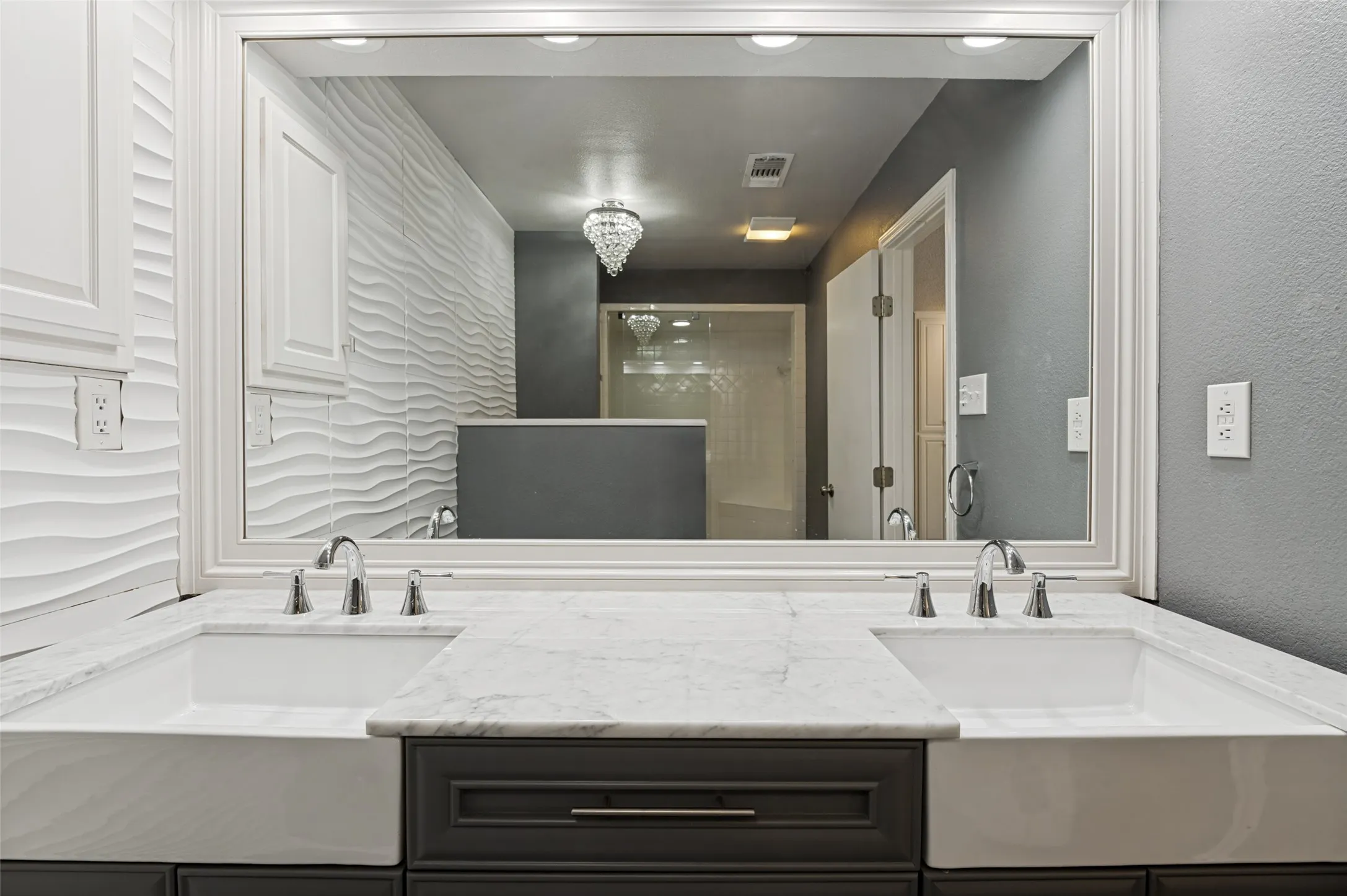 Single Family Residence For Rent in Tarrant County , 805 Crowley Road, Arlington, Texas 76012, 4 Bedroom, 5 Bathroom, 2 Garage spaces, 4,182 Sqft, built in 1972, mls#21361230, Real Estate Agent in Arlington, Homes For Rent in Tarrant county, Homes For Rent in Arlington, Realtor in Arlington Texas, Real Estate Brokerage Independent Realty Texas, Luminita Cordes Realtor