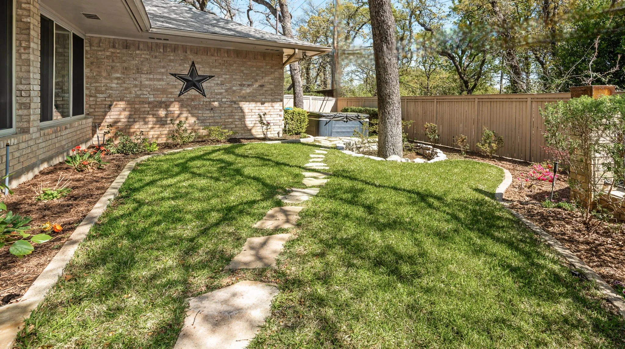 Single Family Residence For Rent in Tarrant County , 805 Crowley Road, Arlington, Texas 76012, 4 Bedroom, 5 Bathroom, 2 Garage spaces, 4,182 Sqft, built in 1972, mls#21361230, Real Estate Agent in Arlington, Homes For Rent in Tarrant county, Homes For Rent in Arlington, Realtor in Arlington Texas, Real Estate Brokerage Independent Realty Texas, Luminita Cordes Realtor