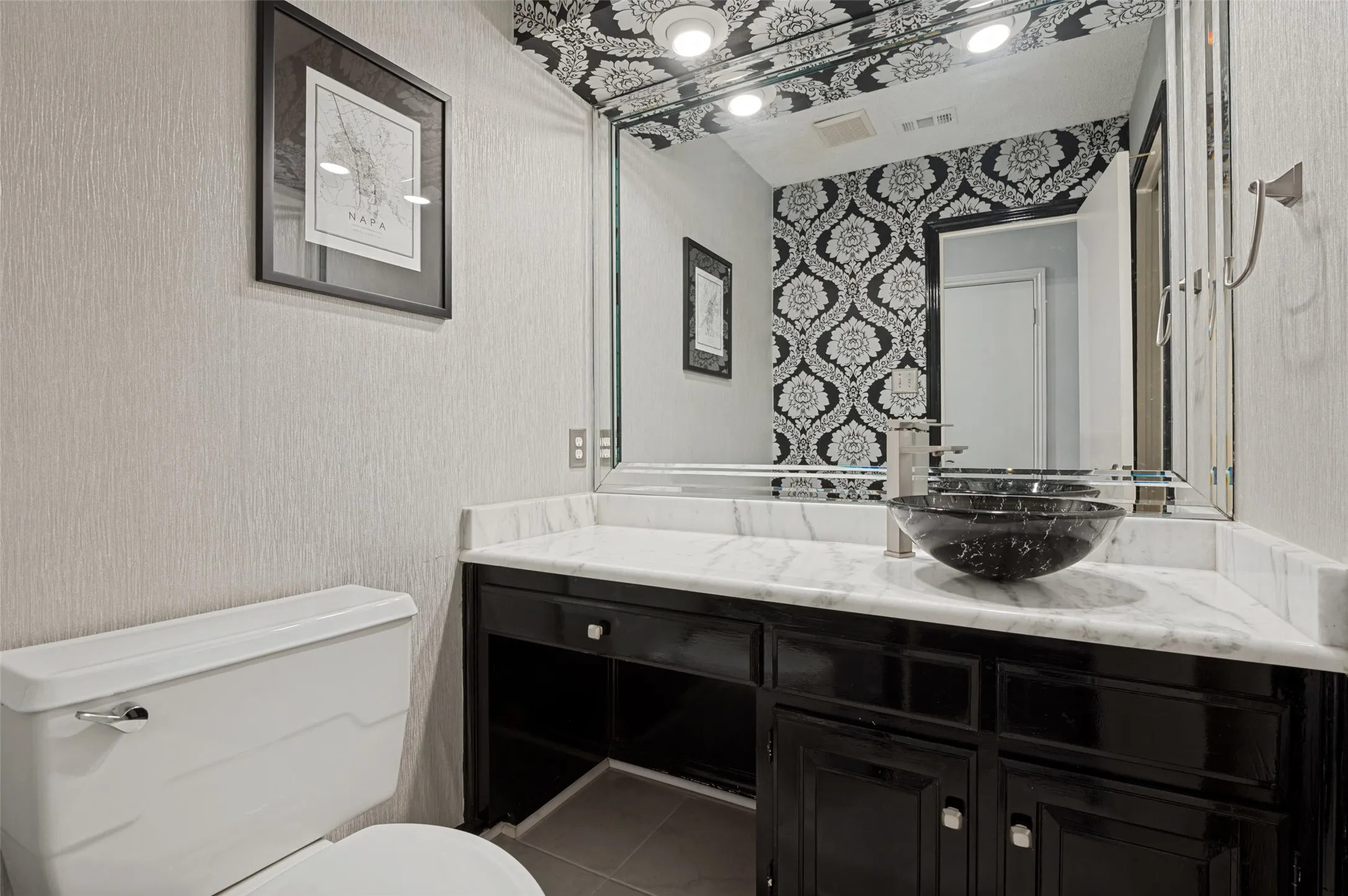 Single Family Residence For Rent in Tarrant County , 805 Crowley Road, Arlington, Texas 76012, 4 Bedroom, 5 Bathroom, 2 Garage spaces, 4,182 Sqft, built in 1972, mls#21361230, Real Estate Agent in Arlington, Homes For Rent in Tarrant county, Homes For Rent in Arlington, Realtor in Arlington Texas, Real Estate Brokerage Independent Realty Texas, Luminita Cordes Realtor