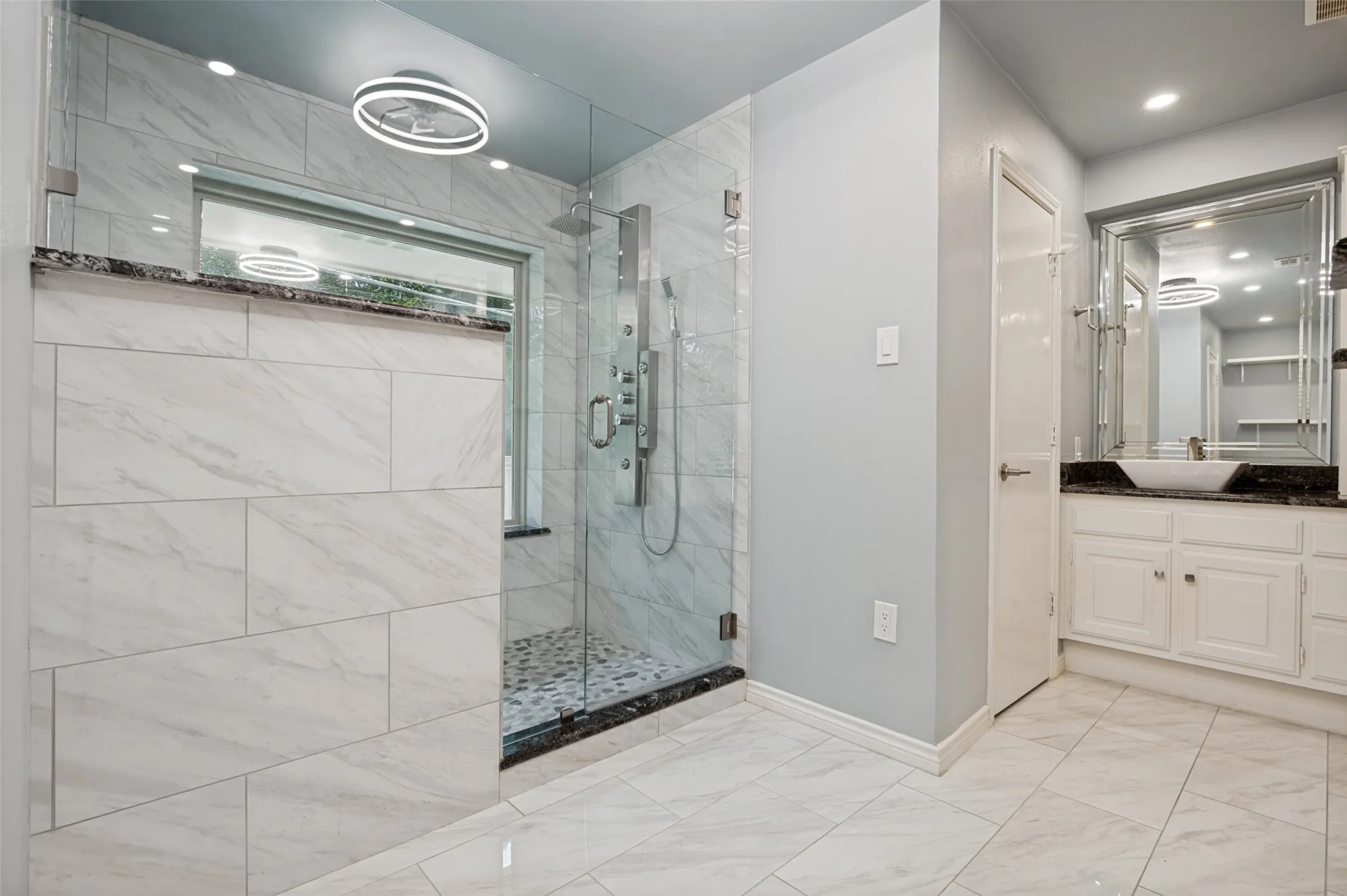 Single Family Residence For Rent in Tarrant County , 805 Crowley Road, Arlington, Texas 76012, 4 Bedroom, 5 Bathroom, 2 Garage spaces, 4,182 Sqft, built in 1972, mls#21361230, Real Estate Agent in Arlington, Homes For Rent in Tarrant county, Homes For Rent in Arlington, Realtor in Arlington Texas, Real Estate Brokerage Independent Realty Texas, Luminita Cordes Realtor