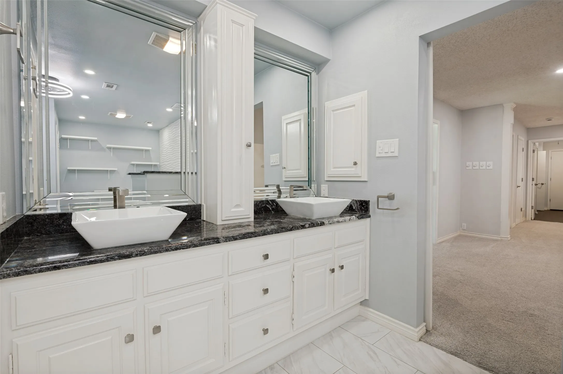 Single Family Residence For Rent in Tarrant County , 805 Crowley Road, Arlington, Texas 76012, 4 Bedroom, 5 Bathroom, 2 Garage spaces, 4,182 Sqft, built in 1972, mls#21361230, Real Estate Agent in Arlington, Homes For Rent in Tarrant county, Homes For Rent in Arlington, Realtor in Arlington Texas, Real Estate Brokerage Independent Realty Texas, Luminita Cordes Realtor