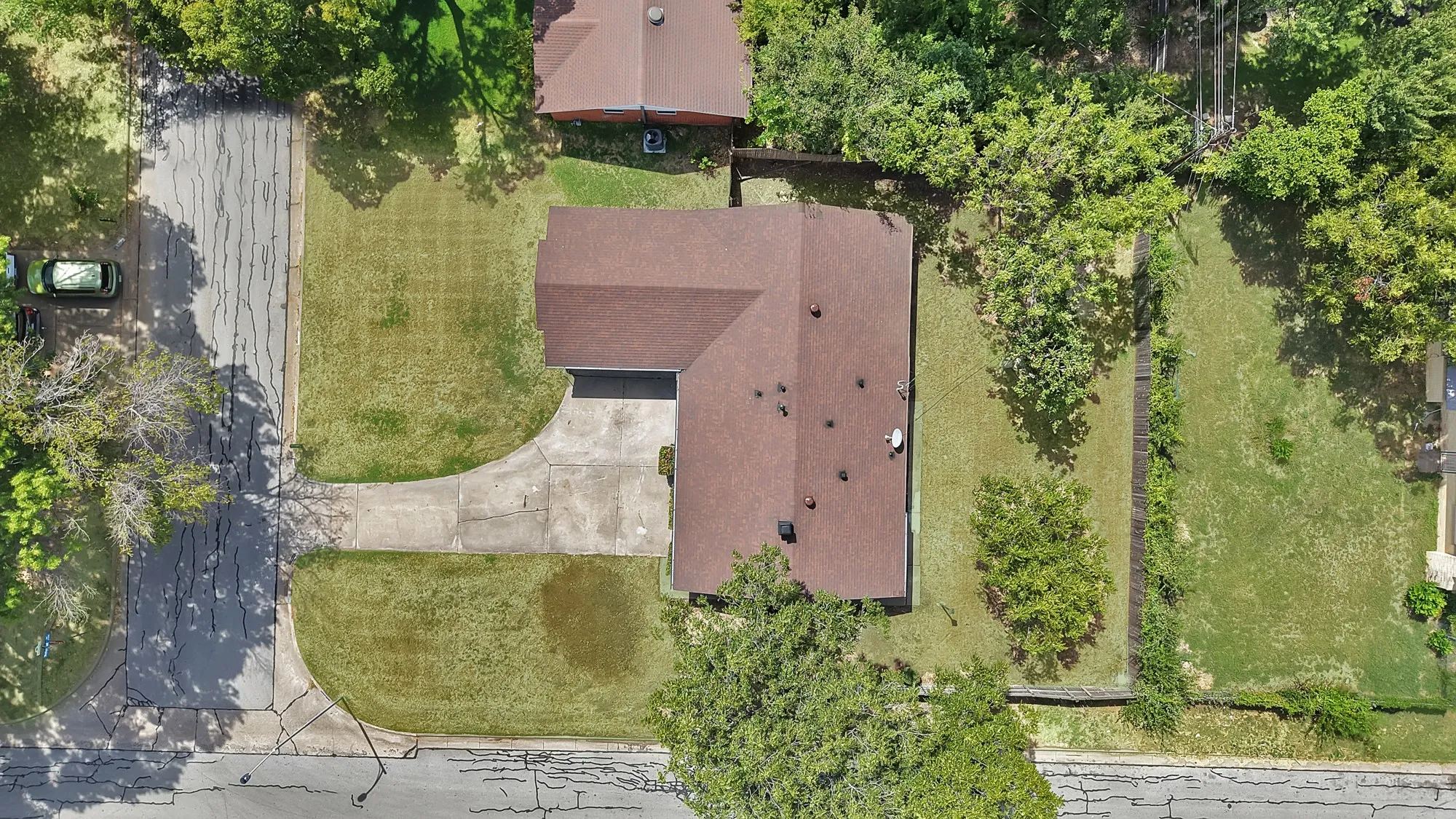 Single Family Residence For Sale in Tarrant County , 2505 Hollywood Drive, Arlington, Texas 76013, 3 Bedroom, 2 Bathroom, 2 Garage spaces, 1,502 Sqft, built in 1963, mls#21361255, Real Estate Agent in Arlington, Homes For Sale in Tarrant county, Homes For Sale in Arlington, Realtor in Arlington Texas, Real Estate Brokerage Independent Realty Texas, Luminita Cordes Realtor