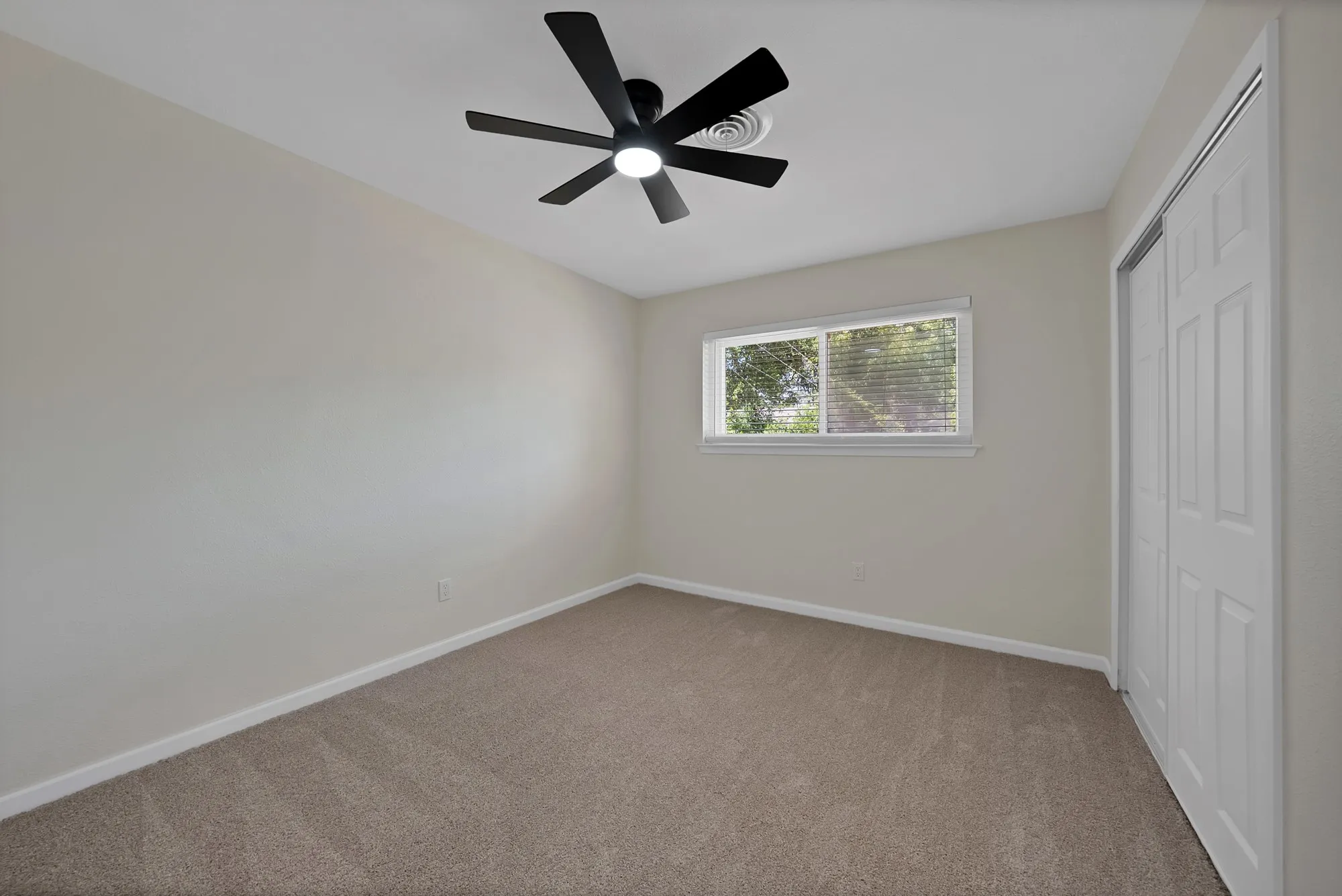 Single Family Residence For Sale in Tarrant County , 2505 Hollywood Drive, Arlington, Texas 76013, 3 Bedroom, 2 Bathroom, 2 Garage spaces, 1,502 Sqft, built in 1963, mls#21361255, Real Estate Agent in Arlington, Homes For Sale in Tarrant county, Homes For Sale in Arlington, Realtor in Arlington Texas, Real Estate Brokerage Independent Realty Texas, Luminita Cordes Realtor