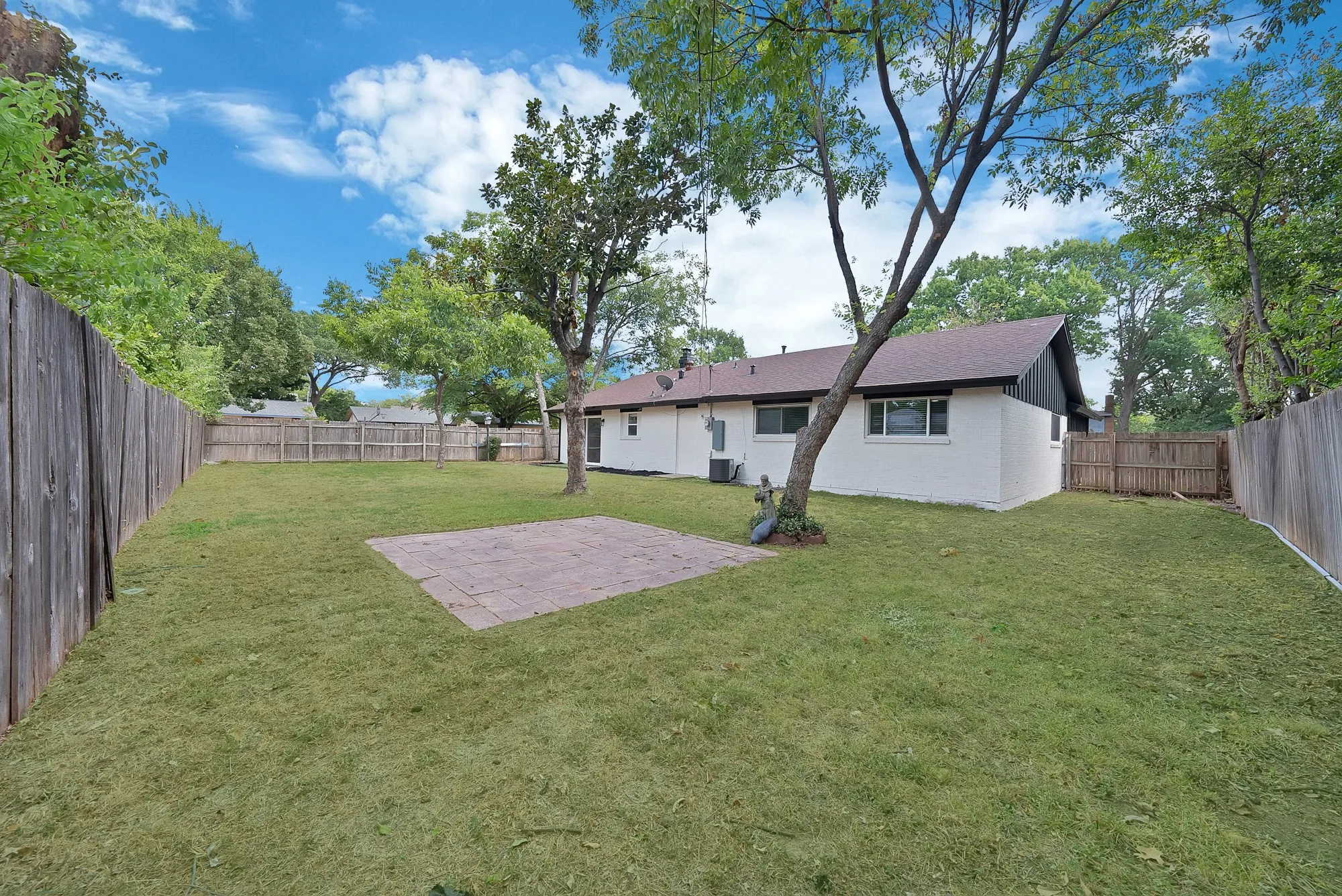 Single Family Residence For Sale in Tarrant County , 2505 Hollywood Drive, Arlington, Texas 76013, 3 Bedroom, 2 Bathroom, 2 Garage spaces, 1,502 Sqft, built in 1963, mls#21361255, Real Estate Agent in Arlington, Homes For Sale in Tarrant county, Homes For Sale in Arlington, Realtor in Arlington Texas, Real Estate Brokerage Independent Realty Texas, Luminita Cordes Realtor
