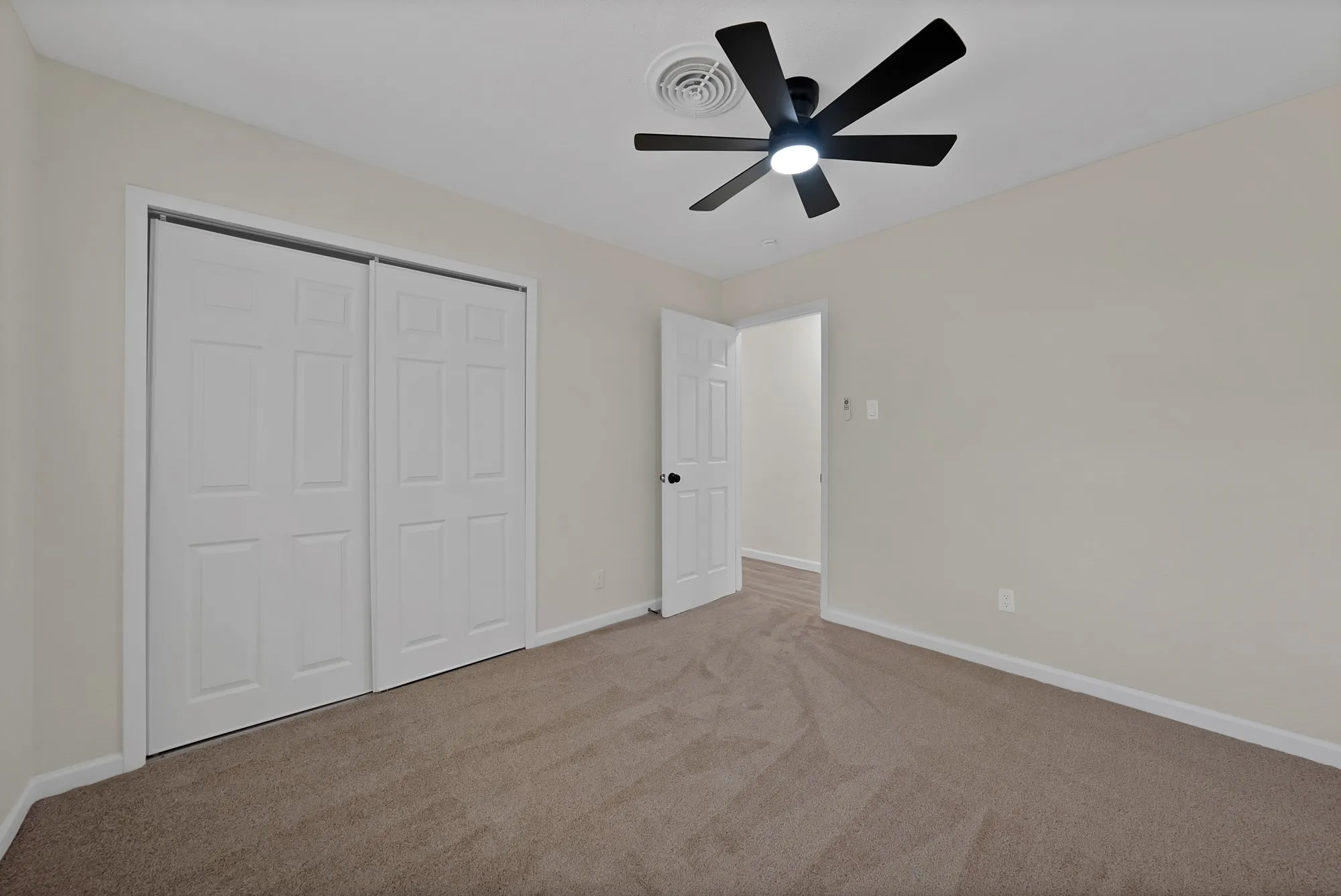 Single Family Residence For Sale in Tarrant County , 2505 Hollywood Drive, Arlington, Texas 76013, 3 Bedroom, 2 Bathroom, 2 Garage spaces, 1,502 Sqft, built in 1963, mls#21361255, Real Estate Agent in Arlington, Homes For Sale in Tarrant county, Homes For Sale in Arlington, Realtor in Arlington Texas, Real Estate Brokerage Independent Realty Texas, Luminita Cordes Realtor