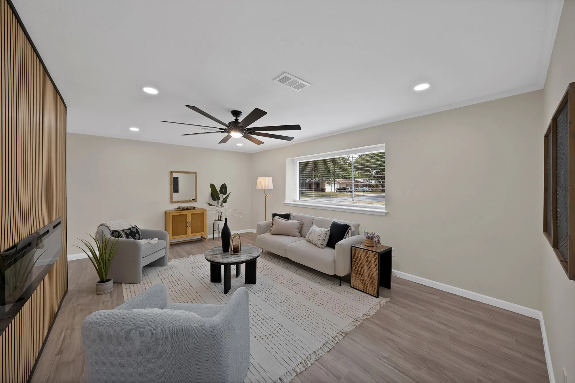 Single Family Residence For Sale in Tarrant County , 2505 Hollywood Drive, Arlington, Texas 76013, 3 Bedroom, 2 Bathroom, 2 Garage spaces, 1,502 Sqft, built in 1963, mls#21361255, Real Estate Agent in Arlington, Homes For Sale in Tarrant county, Homes For Sale in Arlington, Realtor in Arlington Texas, Real Estate Brokerage Independent Realty Texas, Luminita Cordes Realtor