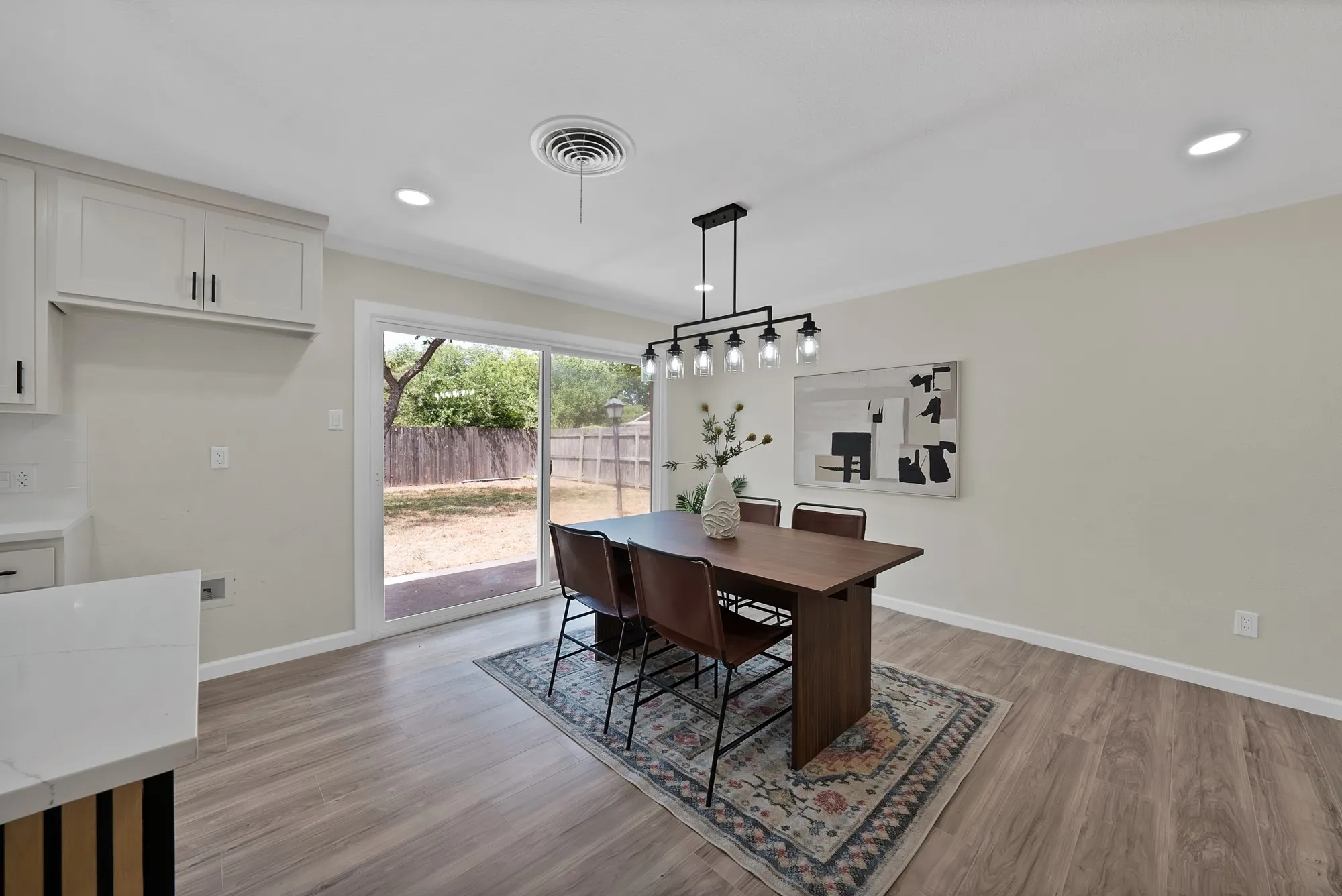 Single Family Residence For Sale in Tarrant County , 2505 Hollywood Drive, Arlington, Texas 76013, 3 Bedroom, 2 Bathroom, 2 Garage spaces, 1,502 Sqft, built in 1963, mls#21361255, Real Estate Agent in Arlington, Homes For Sale in Tarrant county, Homes For Sale in Arlington, Realtor in Arlington Texas, Real Estate Brokerage Independent Realty Texas, Luminita Cordes Realtor