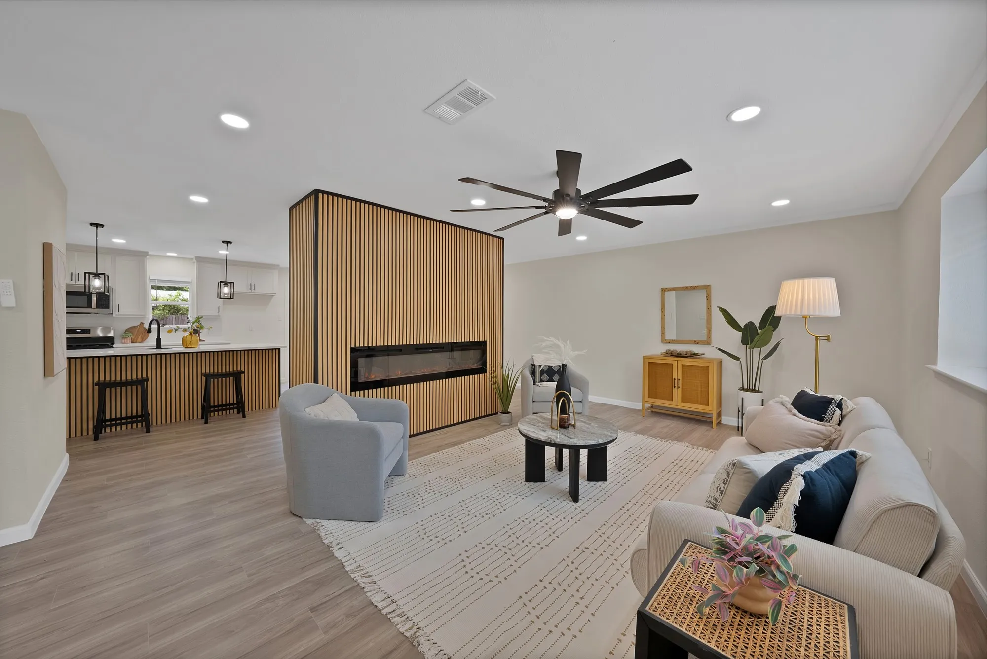 Single Family Residence For Sale in Tarrant County , 2505 Hollywood Drive, Arlington, Texas 76013, 3 Bedroom, 2 Bathroom, 2 Garage spaces, 1,502 Sqft, built in 1963, mls#21361255, Real Estate Agent in Arlington, Homes For Sale in Tarrant county, Homes For Sale in Arlington, Realtor in Arlington Texas, Real Estate Brokerage Independent Realty Texas, Luminita Cordes Realtor