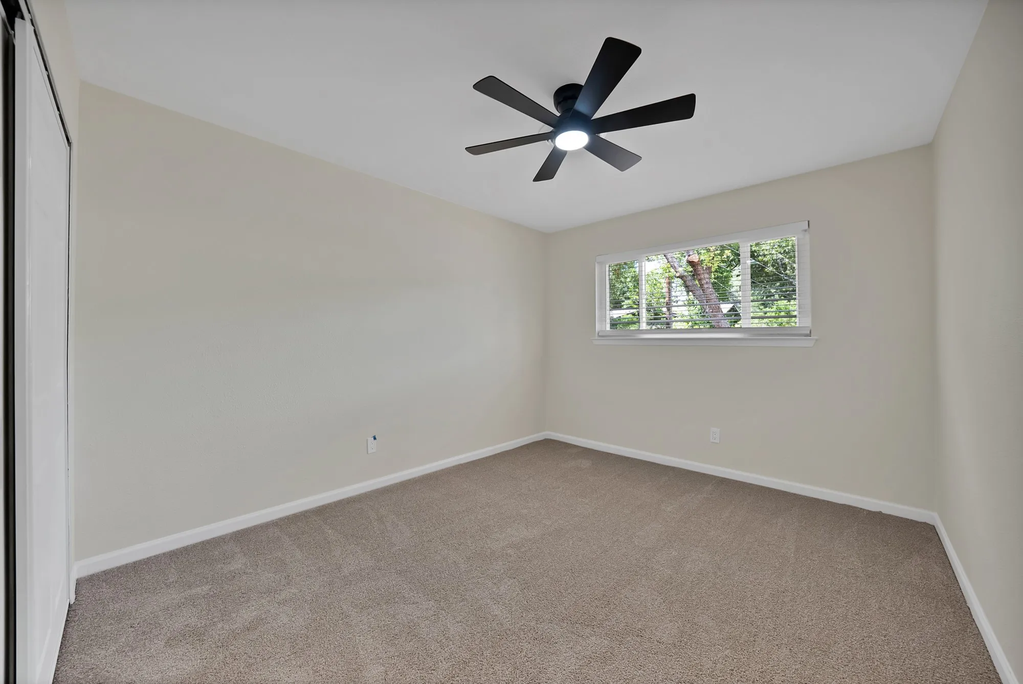 Single Family Residence For Sale in Tarrant County , 2505 Hollywood Drive, Arlington, Texas 76013, 3 Bedroom, 2 Bathroom, 2 Garage spaces, 1,502 Sqft, built in 1963, mls#21361255, Real Estate Agent in Arlington, Homes For Sale in Tarrant county, Homes For Sale in Arlington, Realtor in Arlington Texas, Real Estate Brokerage Independent Realty Texas, Luminita Cordes Realtor