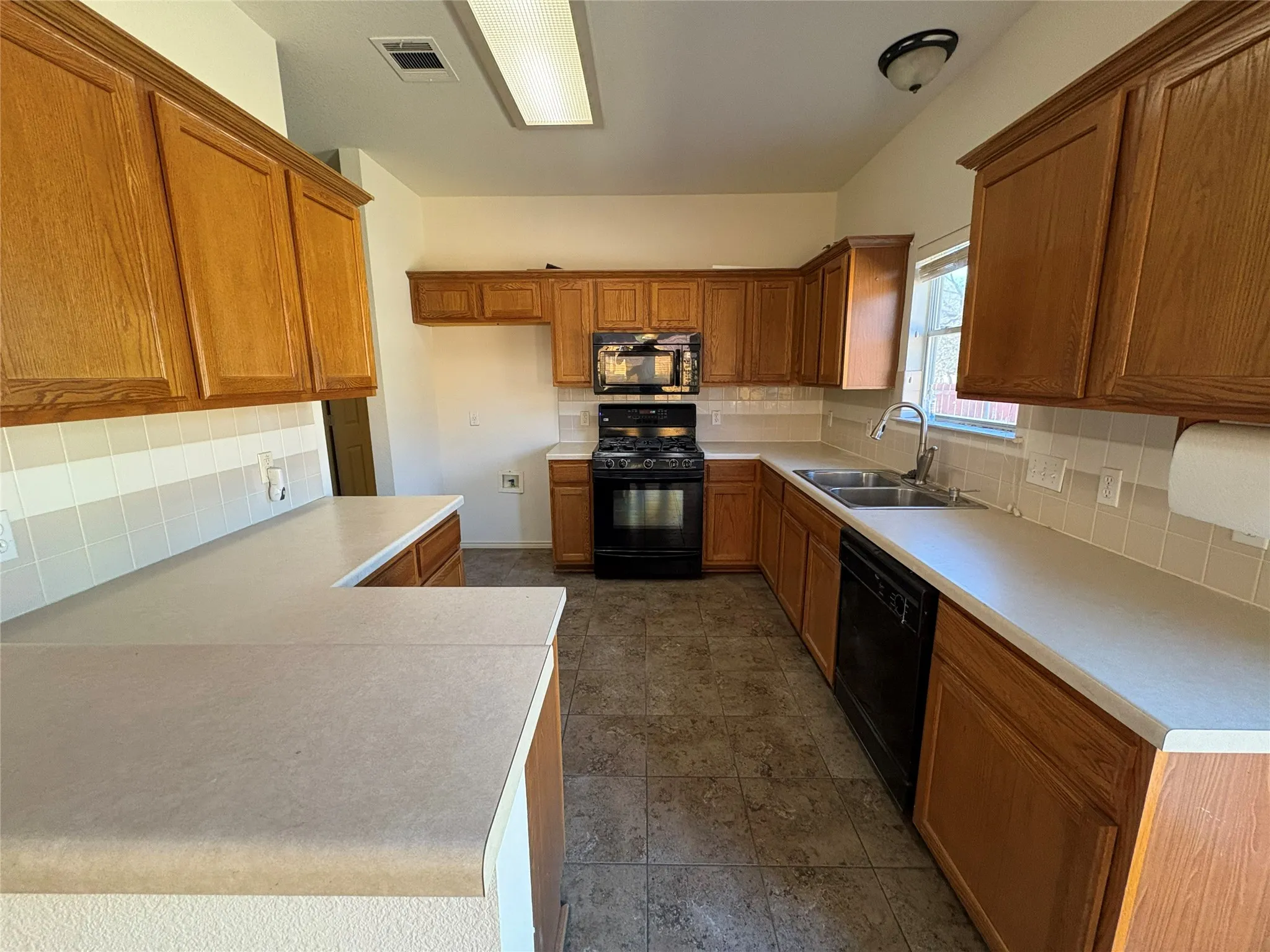 Single Family Residence For Sale in Williamson County , 1440 Thibodeaux Drive, Round Rock, Texas 78664, 3 Bedroom, 2 Bathroom, 2 Garage spaces, 1,622 Sqft, built in 1999, mls#21361504, Real Estate Agent in Round Rock, Homes For Sale in Williamson county, Homes For Sale in Round Rock, Realtor in Round Rock Texas, Real Estate Brokerage Independent Realty Texas, Luminita Cordes Realtor