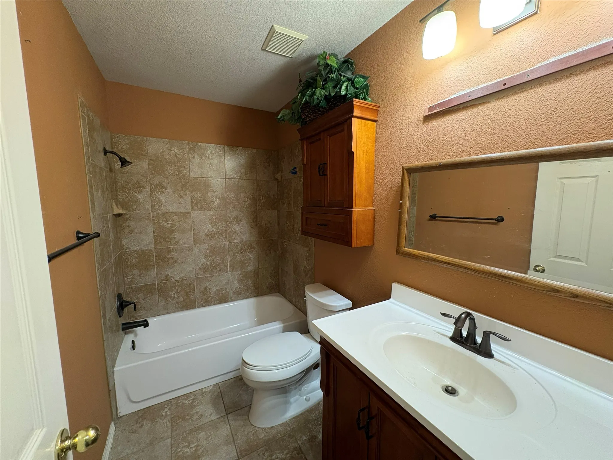 Single Family Residence For Sale in Williamson County , 1440 Thibodeaux Drive, Round Rock, Texas 78664, 3 Bedroom, 2 Bathroom, 2 Garage spaces, 1,622 Sqft, built in 1999, mls#21361504, Real Estate Agent in Round Rock, Homes For Sale in Williamson county, Homes For Sale in Round Rock, Realtor in Round Rock Texas, Real Estate Brokerage Independent Realty Texas, Luminita Cordes Realtor