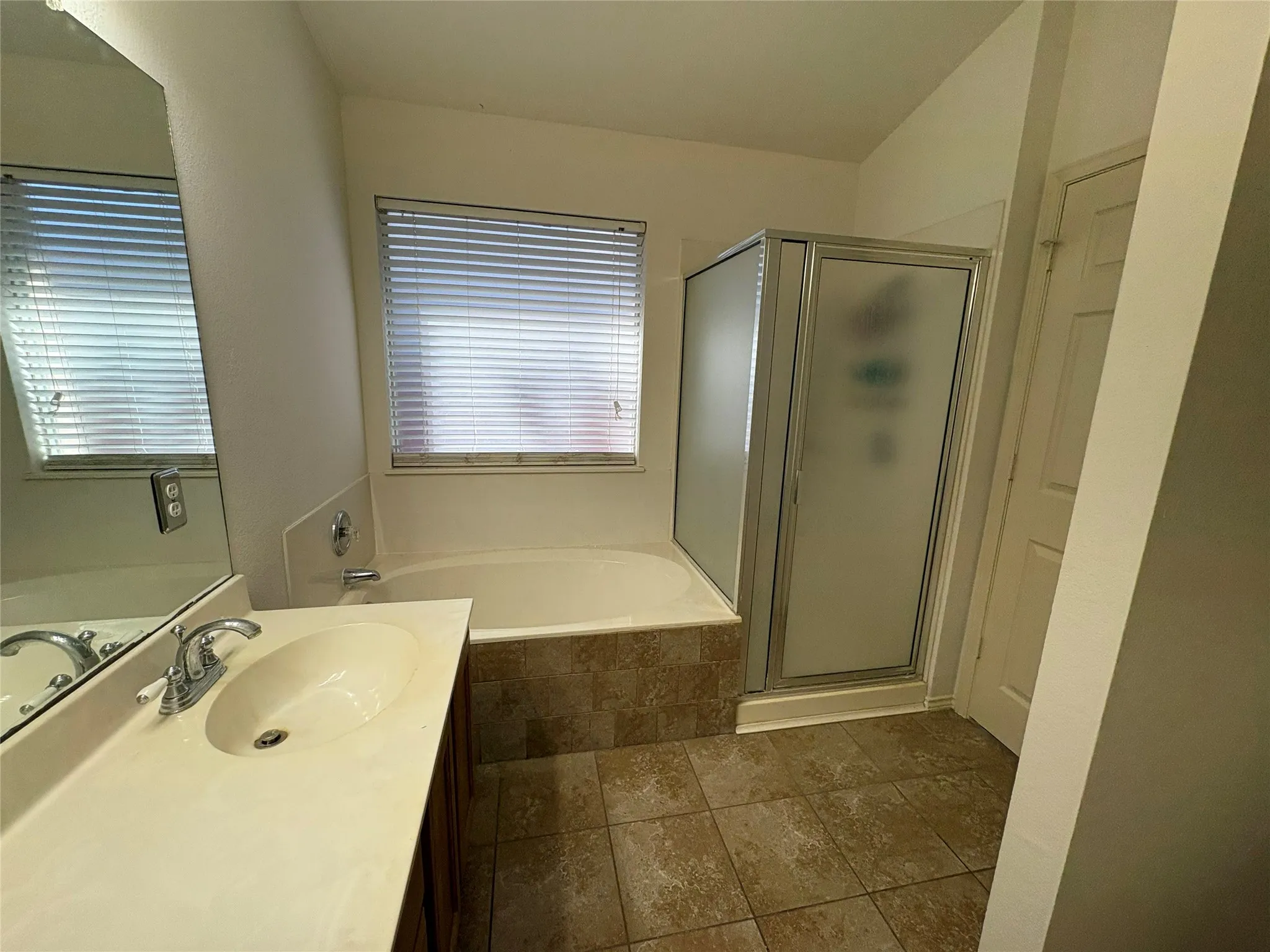 Single Family Residence For Sale in Williamson County , 1440 Thibodeaux Drive, Round Rock, Texas 78664, 3 Bedroom, 2 Bathroom, 2 Garage spaces, 1,622 Sqft, built in 1999, mls#21361504, Real Estate Agent in Round Rock, Homes For Sale in Williamson county, Homes For Sale in Round Rock, Realtor in Round Rock Texas, Real Estate Brokerage Independent Realty Texas, Luminita Cordes Realtor