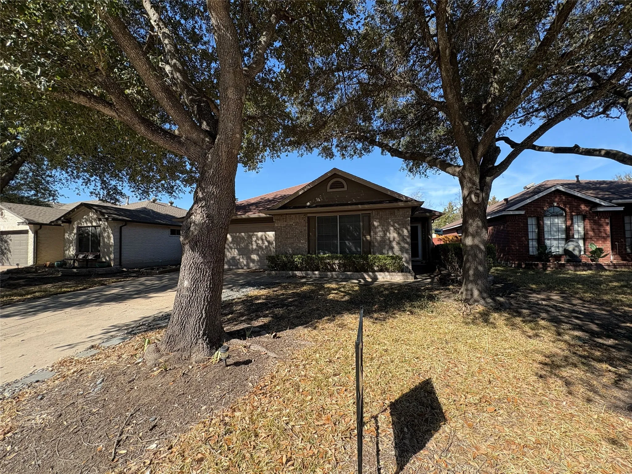 Single Family Residence For Sale in Williamson County , 1440 Thibodeaux Drive, Round Rock, Texas 78664, 3 Bedroom, 2 Bathroom, 2 Garage spaces, 1,622 Sqft, built in 1999, mls#21361504, Real Estate Agent in Round Rock, Homes For Sale in Williamson county, Homes For Sale in Round Rock, Realtor in Round Rock Texas, Real Estate Brokerage Independent Realty Texas, Luminita Cordes Realtor