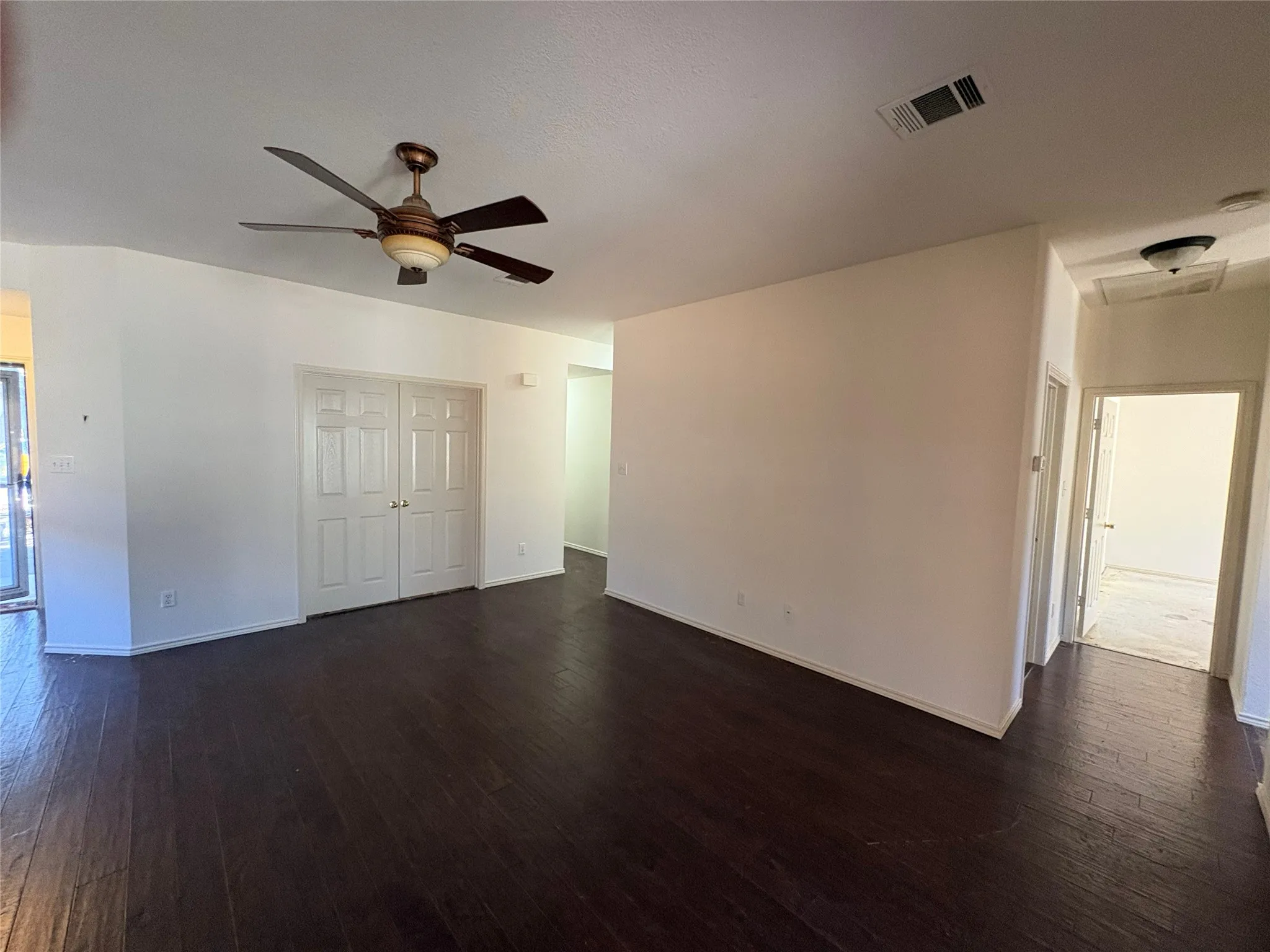 Single Family Residence For Sale in Williamson County , 1440 Thibodeaux Drive, Round Rock, Texas 78664, 3 Bedroom, 2 Bathroom, 2 Garage spaces, 1,622 Sqft, built in 1999, mls#21361504, Real Estate Agent in Round Rock, Homes For Sale in Williamson county, Homes For Sale in Round Rock, Realtor in Round Rock Texas, Real Estate Brokerage Independent Realty Texas, Luminita Cordes Realtor