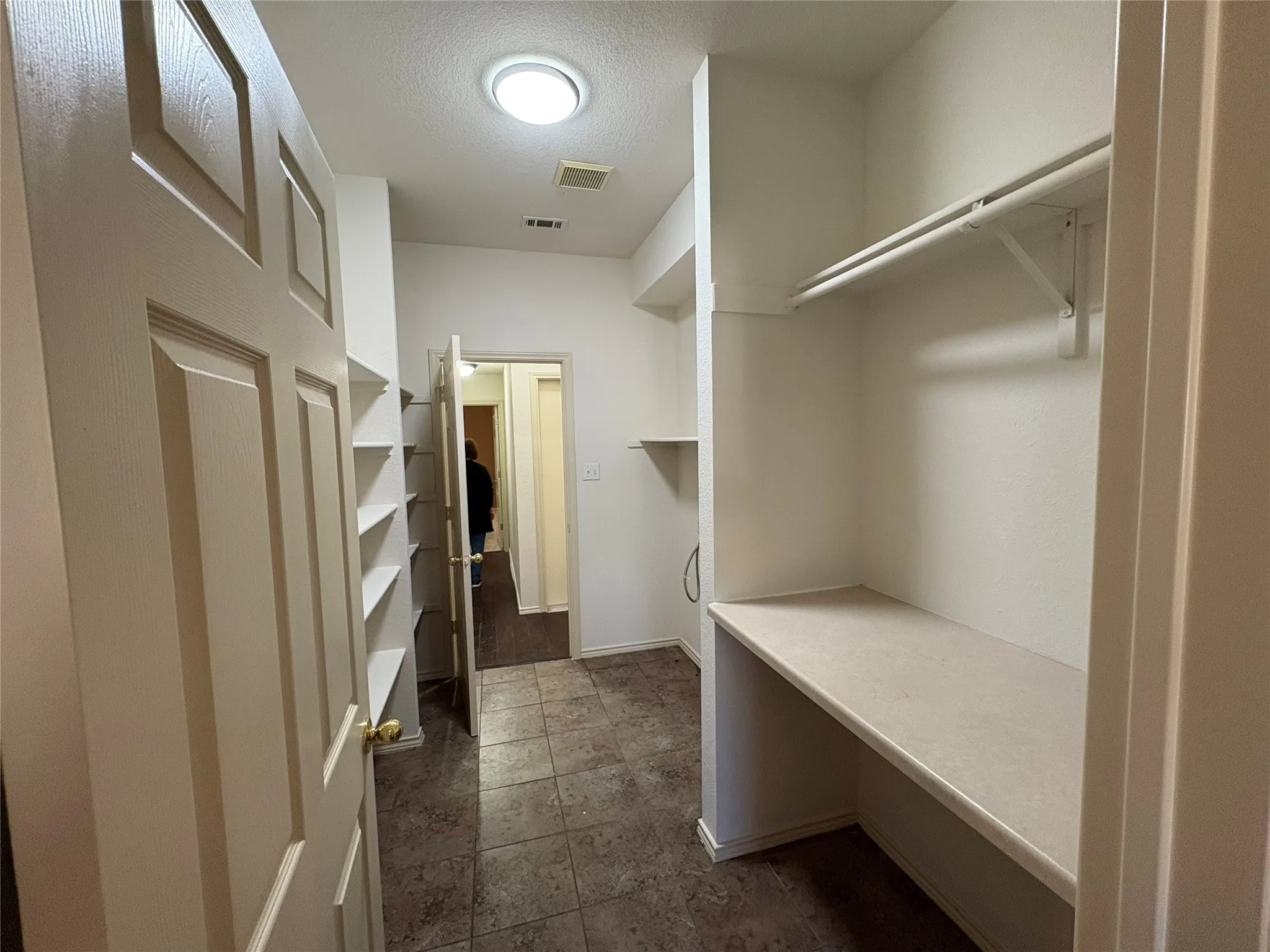 Single Family Residence For Sale in Williamson County , 1440 Thibodeaux Drive, Round Rock, Texas 78664, 3 Bedroom, 2 Bathroom, 2 Garage spaces, 1,622 Sqft, built in 1999, mls#21361504, Real Estate Agent in Round Rock, Homes For Sale in Williamson county, Homes For Sale in Round Rock, Realtor in Round Rock Texas, Real Estate Brokerage Independent Realty Texas, Luminita Cordes Realtor