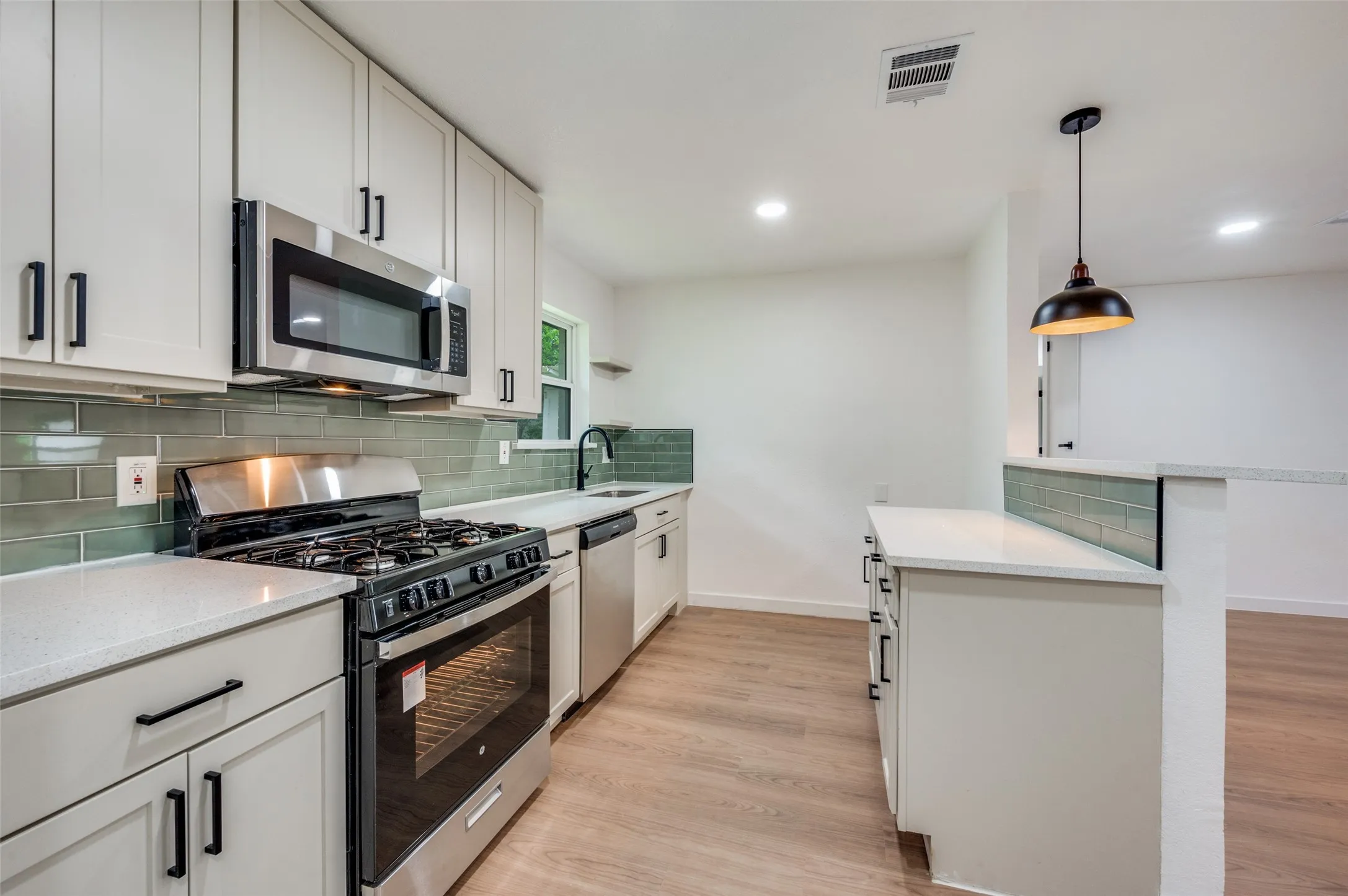 Single Family Residence For Rent in Dallas County , 1646 Jackson Street, Grand Prairie, Texas 75051, 4 Bedroom, 3 Bathroom, 2 Garage spaces, 1,776 Sqft, built in 1960, mls#21361531, Real Estate Agent in Grand Prairie, Homes For Rent in Dallas county, Homes For Rent in Grand Prairie, Realtor in Grand Prairie Texas, Real Estate Brokerage Independent Realty Texas, Luminita Cordes Realtor