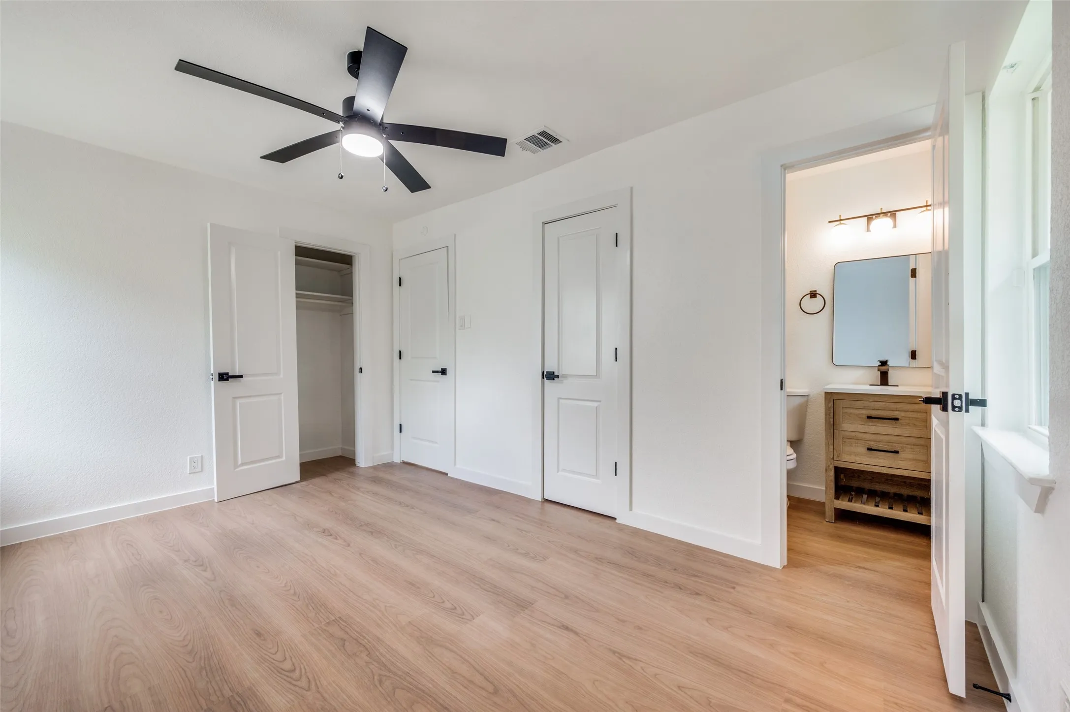 Single Family Residence For Rent in Dallas County , 1646 Jackson Street, Grand Prairie, Texas 75051, 4 Bedroom, 3 Bathroom, 2 Garage spaces, 1,776 Sqft, built in 1960, mls#21361531, Real Estate Agent in Grand Prairie, Homes For Rent in Dallas county, Homes For Rent in Grand Prairie, Realtor in Grand Prairie Texas, Real Estate Brokerage Independent Realty Texas, Luminita Cordes Realtor