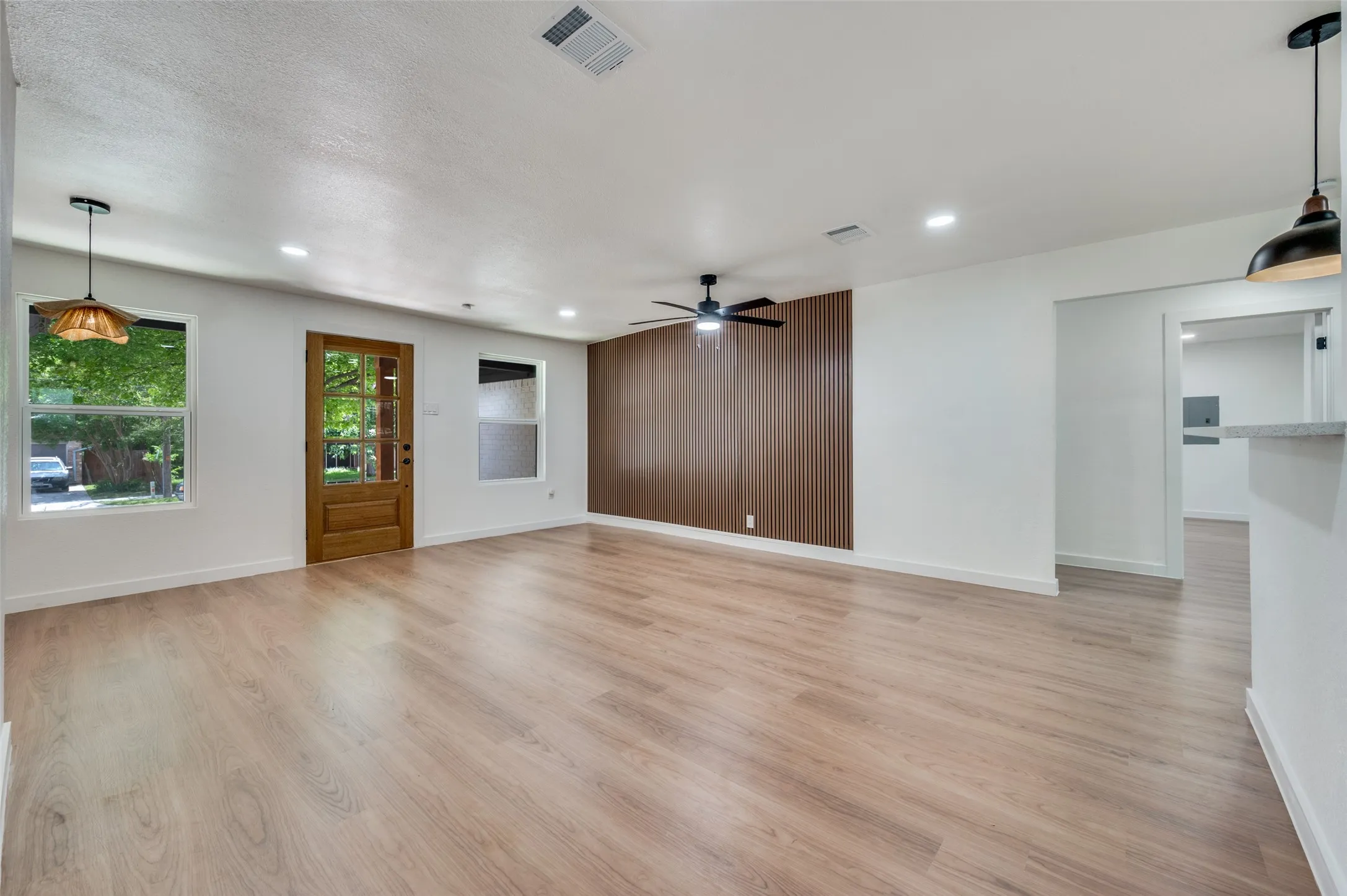 Single Family Residence For Rent in Dallas County , 1646 Jackson Street, Grand Prairie, Texas 75051, 4 Bedroom, 3 Bathroom, 2 Garage spaces, 1,776 Sqft, built in 1960, mls#21361531, Real Estate Agent in Grand Prairie, Homes For Rent in Dallas county, Homes For Rent in Grand Prairie, Realtor in Grand Prairie Texas, Real Estate Brokerage Independent Realty Texas, Luminita Cordes Realtor