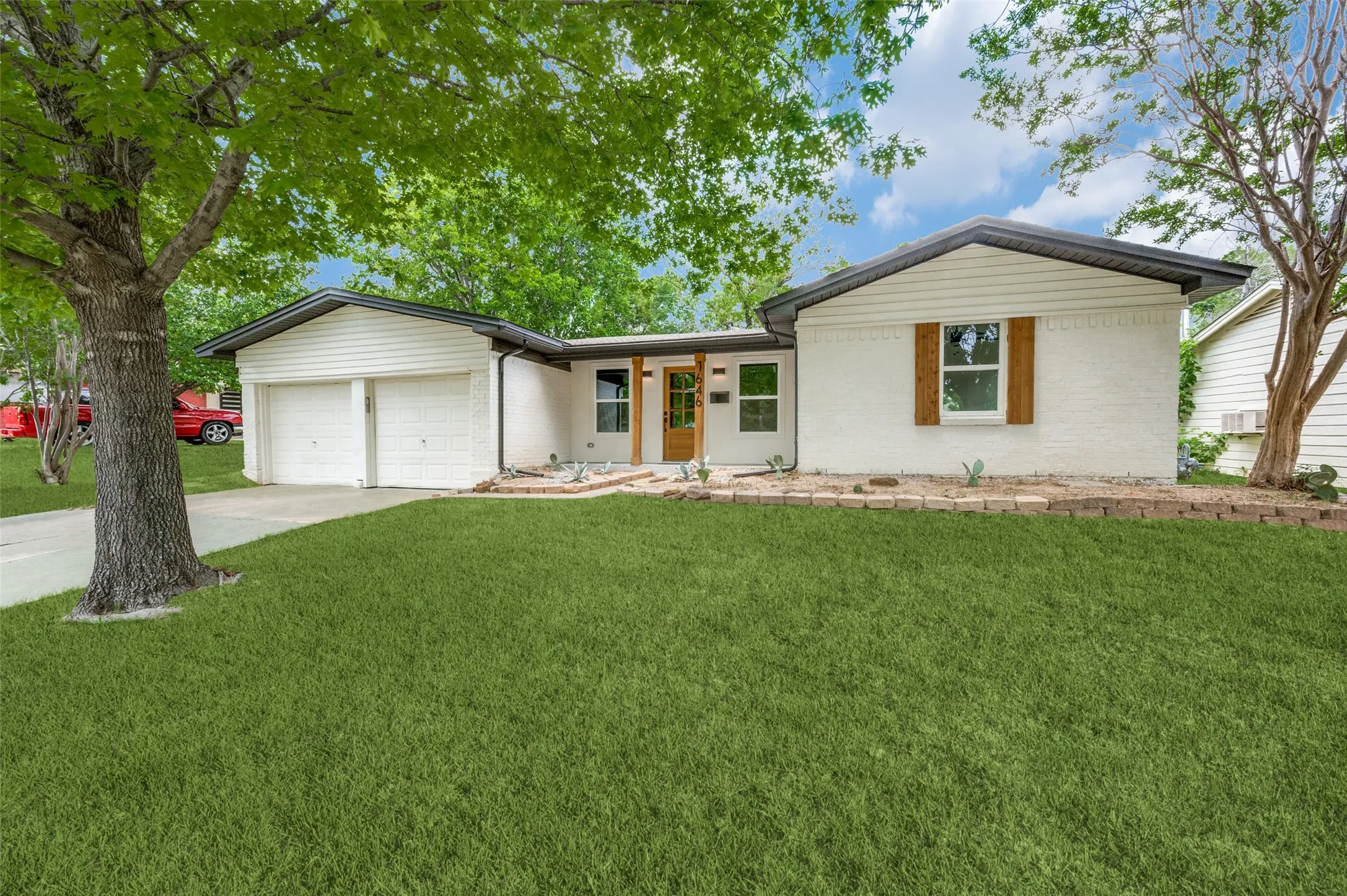 Single Family Residence For Rent in Dallas County , 1646 Jackson Street, Grand Prairie, Texas 75051, 4 Bedroom, 3 Bathroom, 2 Garage spaces, 1,776 Sqft, built in 1960, mls#21361531, Real Estate Agent in Grand Prairie, Homes For Rent in Dallas county, Homes For Rent in Grand Prairie, Realtor in Grand Prairie Texas, Real Estate Brokerage Independent Realty Texas, Luminita Cordes Realtor