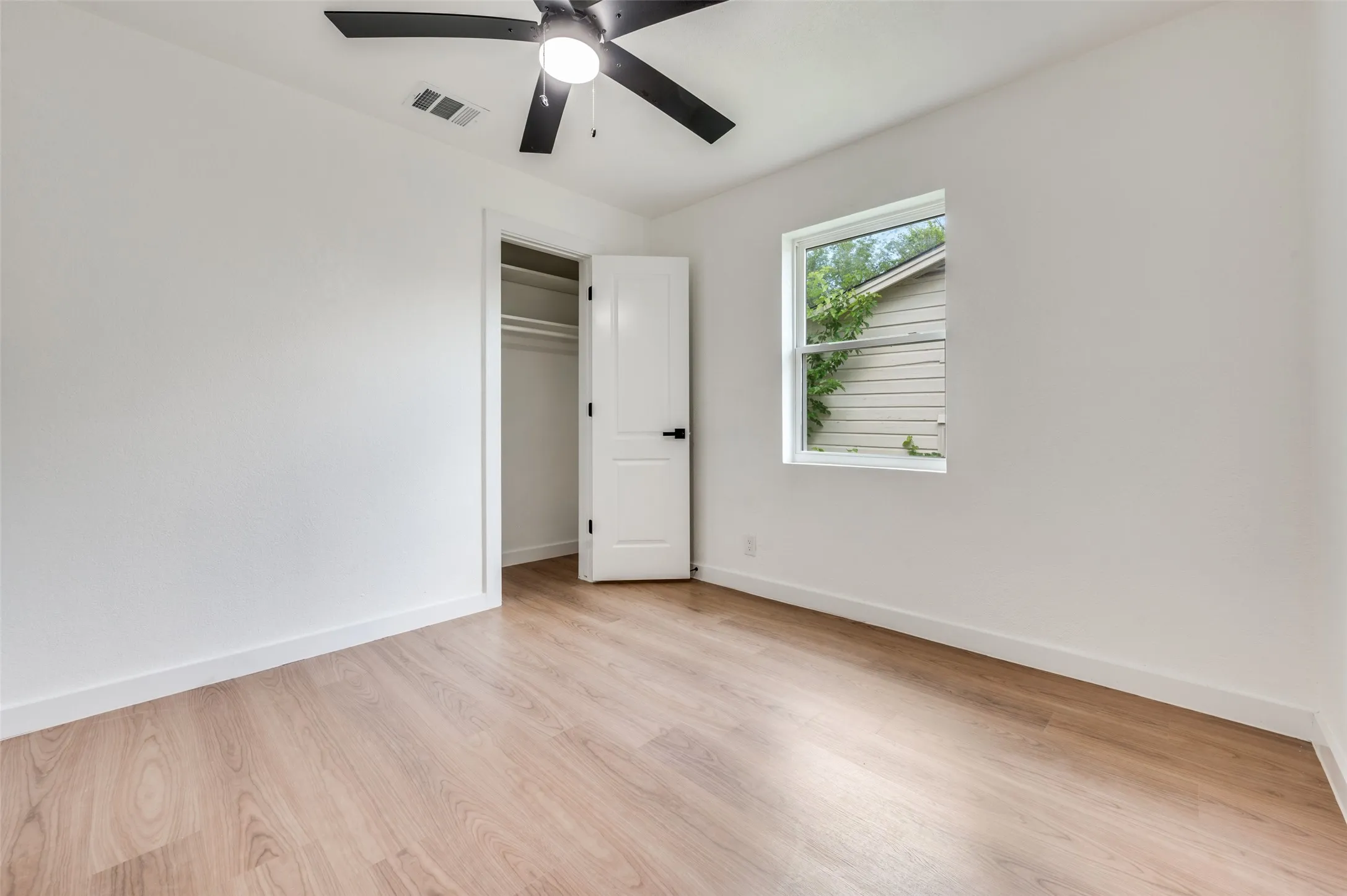 Single Family Residence For Rent in Dallas County , 1646 Jackson Street, Grand Prairie, Texas 75051, 4 Bedroom, 3 Bathroom, 2 Garage spaces, 1,776 Sqft, built in 1960, mls#21361531, Real Estate Agent in Grand Prairie, Homes For Rent in Dallas county, Homes For Rent in Grand Prairie, Realtor in Grand Prairie Texas, Real Estate Brokerage Independent Realty Texas, Luminita Cordes Realtor