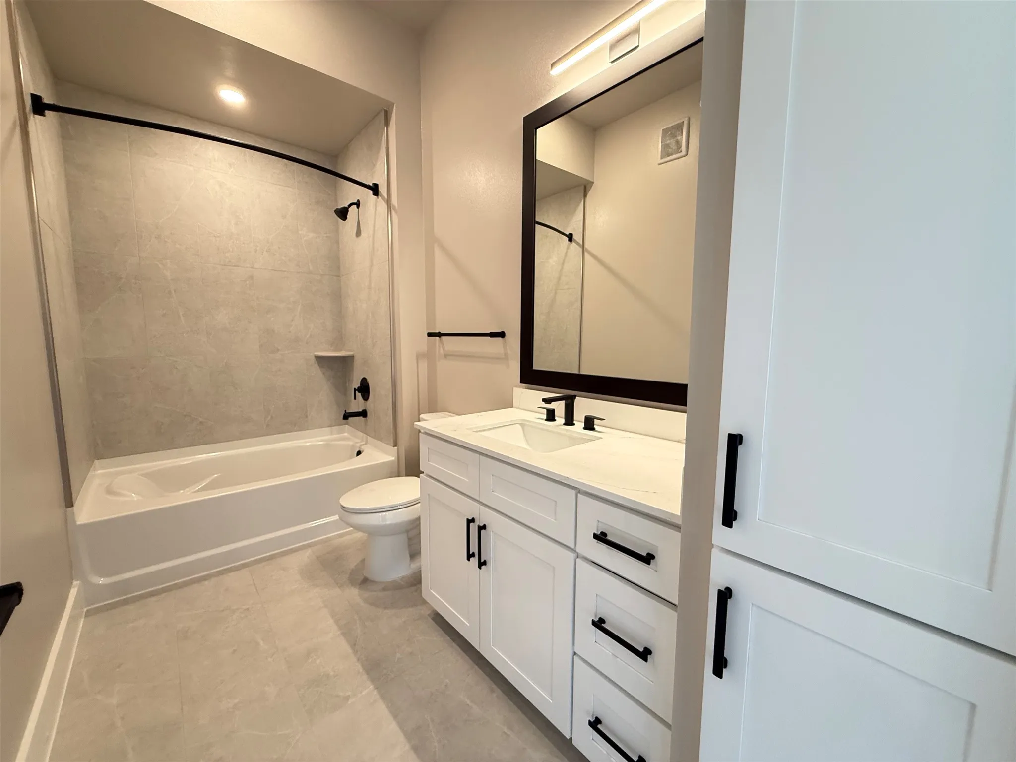 Apartment For Rent in Dallas County , 3255 Carlisle Street 1222, Dallas, Texas 75204, 2 Bedroom, 2 Bathroom, 2 Garage spaces, 1,282 Sqft, built in 2025, mls#21361566, Real Estate Agent in Dallas, Homes For Rent in Dallas county, Homes For Rent in Dallas, Realtor in Dallas Texas, Real Estate Brokerage Independent Realty Texas, Luminita Cordes Realtor