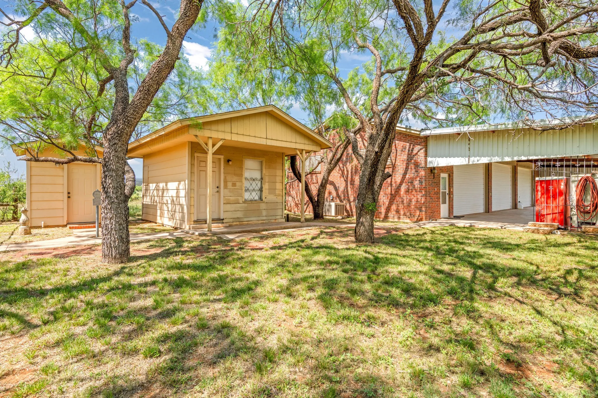 Extra bathroom/Outbuilding